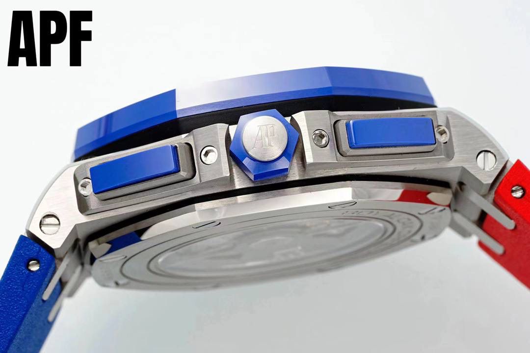 全新升级“夏日爆款”爱彼皇家橡树离岸型26470系列42Mm腕表 秒杀市面上所有版本“封顶之作 杜绝一眼假”在原有的基础上 潜心研发 突破壁垒 “打破原装封锁技术，同步原装独家计时码表款可松动头粒”使上手最大程度贴合手腕，大大提高了佩戴的舒适 同时也杜绝一眼假的尴尬处境。APF厂真正做到从每一个喜欢手⌚️的表友角度考虑 1. 表壳与圈口的选料，使用进口的氧化锆，无需任何颜料，以超高的压力与超高的温度锻造，形成超高密度的彩色陶瓷 2.采用最新CNC级别的打磨技术，将整个表壳的个个角度完美处理，3.每颗六角螺丝都与表框处于同一平面上，不接受一丝一毫的凸显与凹陷，真正诠释了何为顶级复刻艺术 4.表盘以爱彼经典的大格纹为背景，层次分明的方格排列，经过完美打磨，将匠人的工艺体现的淋漓尽致 5.镜面采用双面蓝宝石镜片，天然橡胶皮带，6.机芯采用原装3126的计时机芯，十二位的小秒，6点钟位和九点位的12小时计时与30分钟计时，完美的还原了原版的所有功能，每块手表APF厂都经过人工QC确保机芯的稳定性，真正做到无可挑剔欢迎各位 表友鉴赏🔥‼️