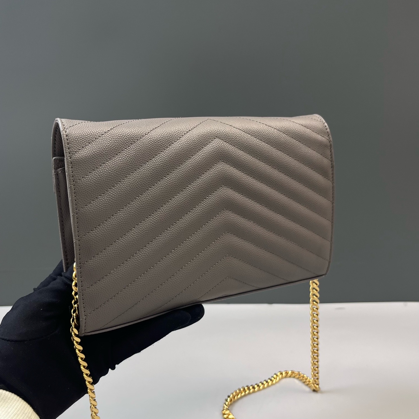 【預訂貨品】YSL大象灰魚子醬皮信封包