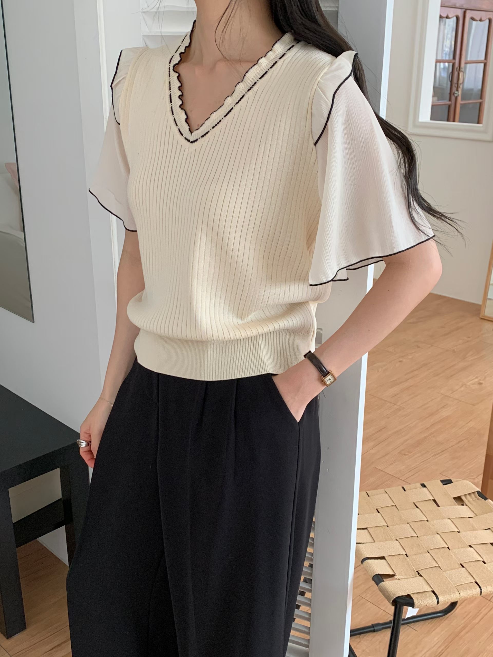 CT12 韓系木耳邊V領針織top