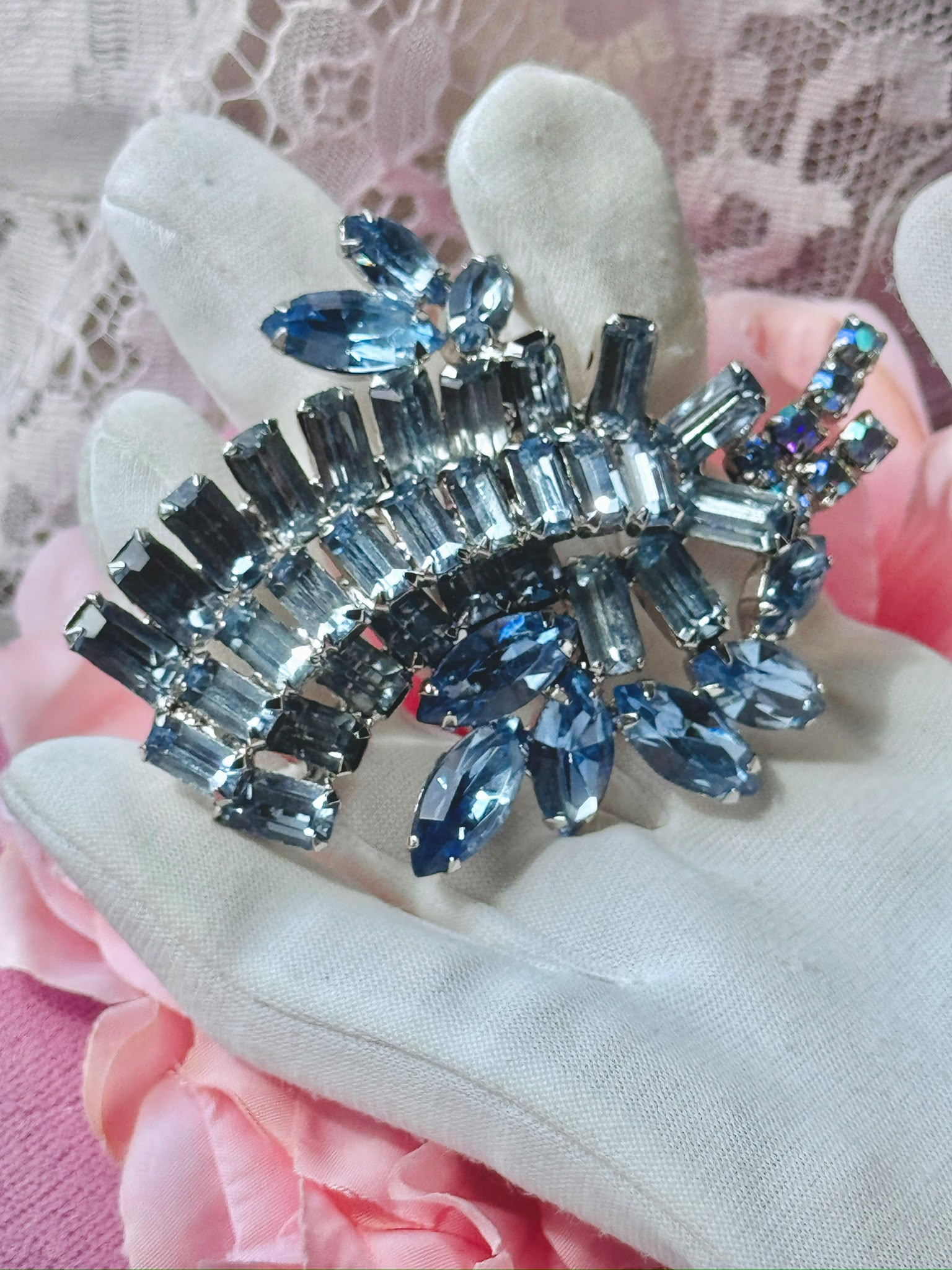 Vintage 1950s Blue Rhinestone Rhodium-Plated Statement Brooch （MT2589-29)
