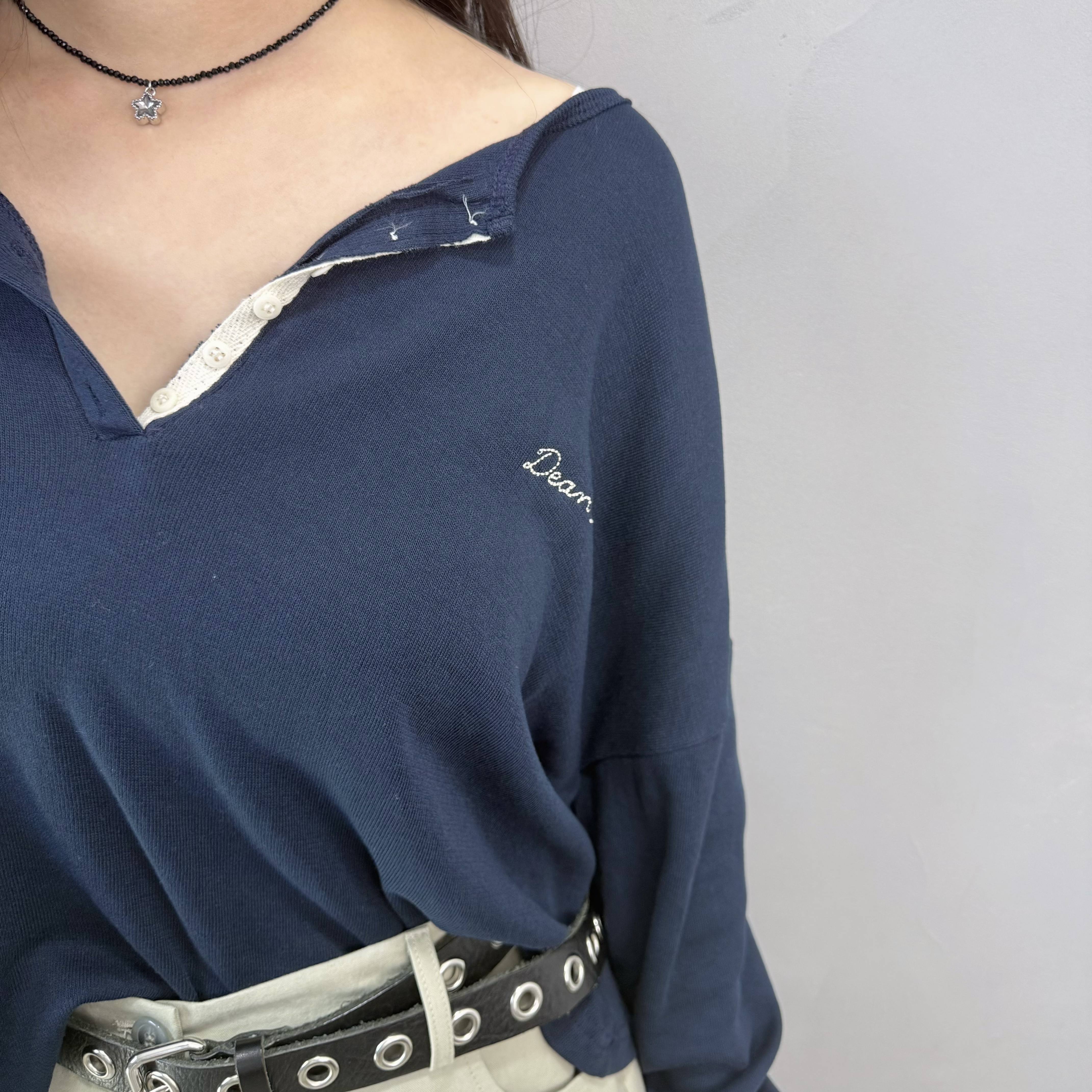 H11 刺繡字扣鈕tee