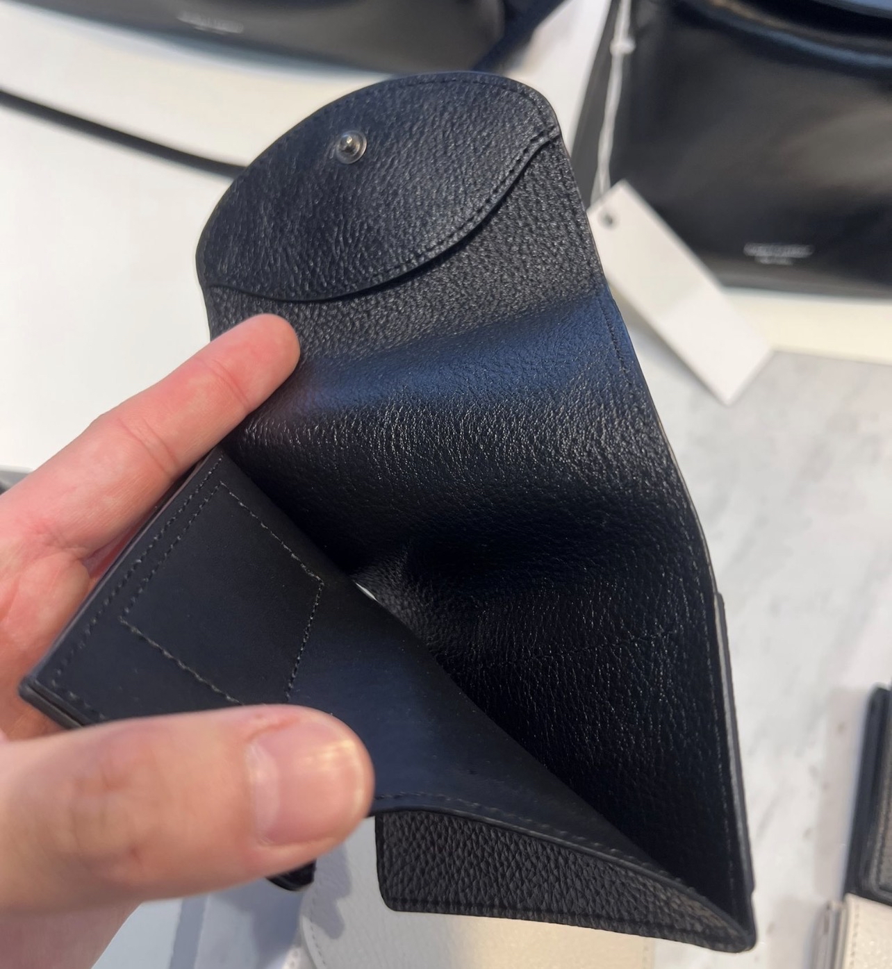 💟現貨💟🇰🇷韓國bucks & leather 牛皮三摺迷你卡片銀包-黑色