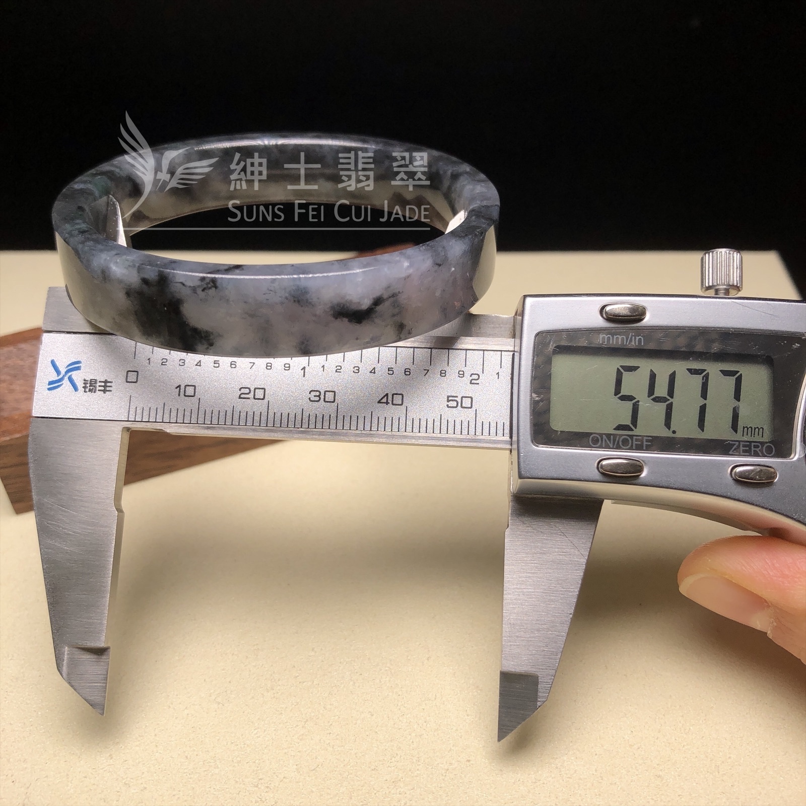 山水烏雞方貴妃鐲54.7mm C06241