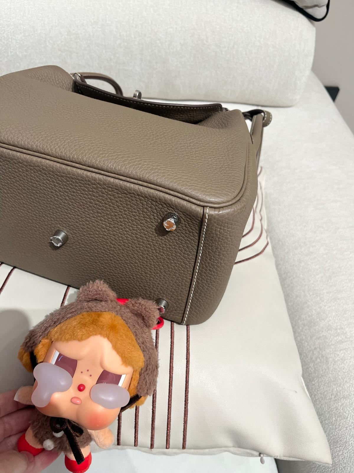 Hermes Lindy 26 Stamp D Etoupe 大象灰銀扣100%Authentic, 98%New ✅Dust bag✅Raincoat✅Box