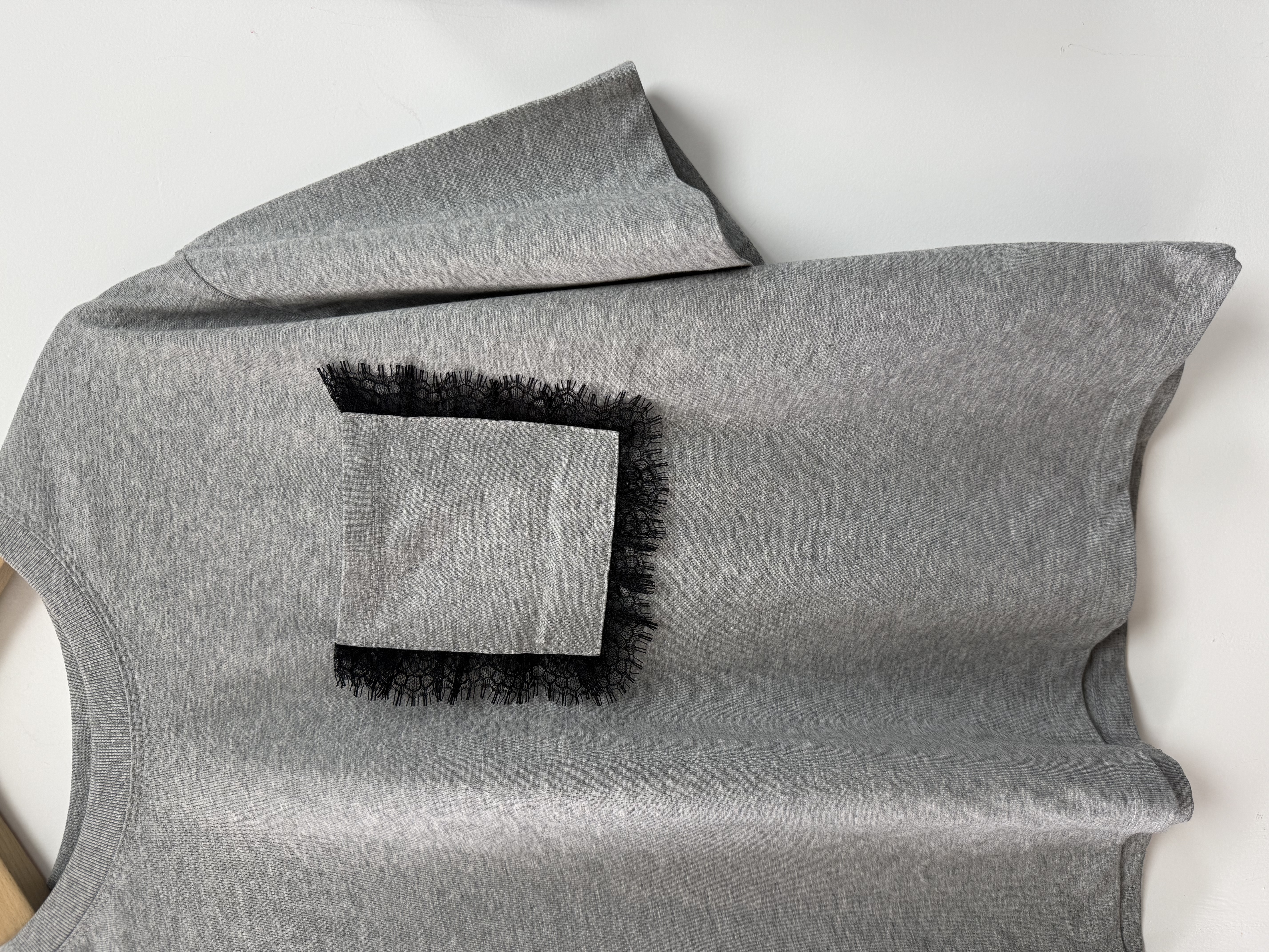 AQ OS 間約lace trim 袋口 top