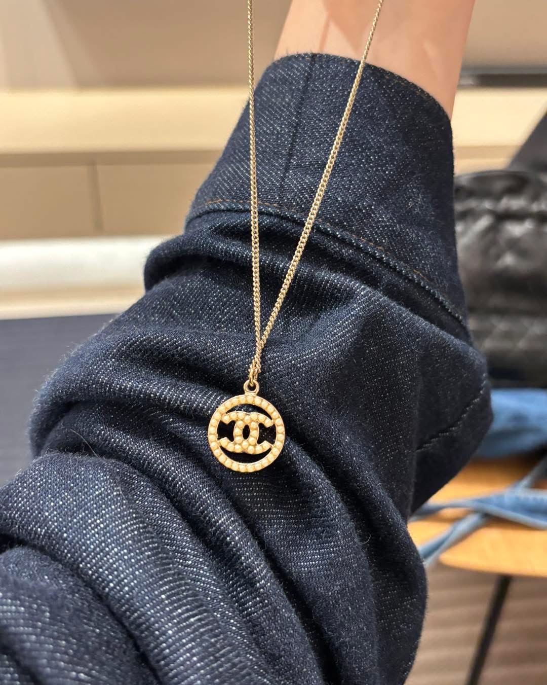 Chanel necklace 雙面 100%Authentic, 98%new 