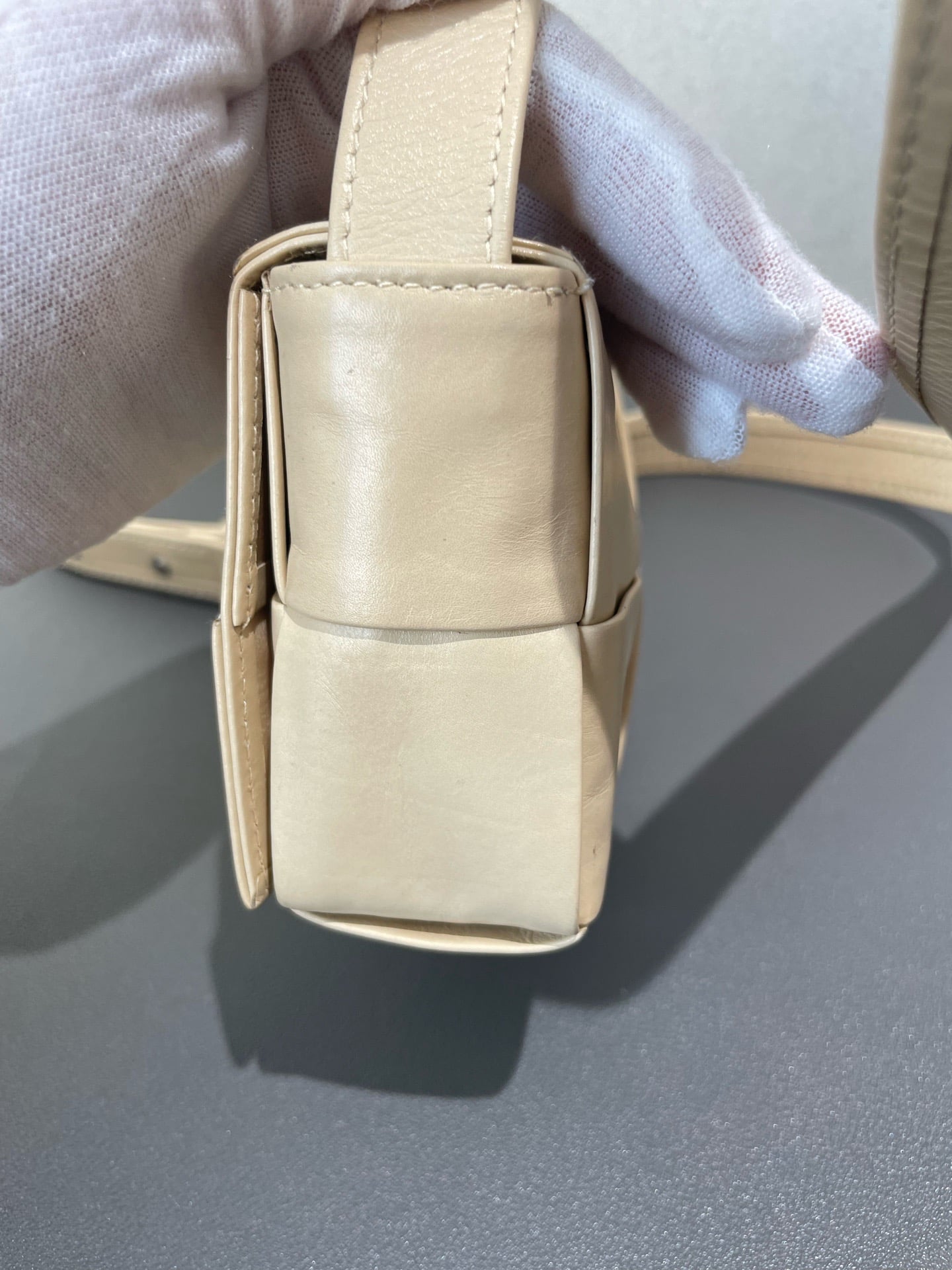 【預訂貨品】BV Candy Cassette六格米黃色編織包 