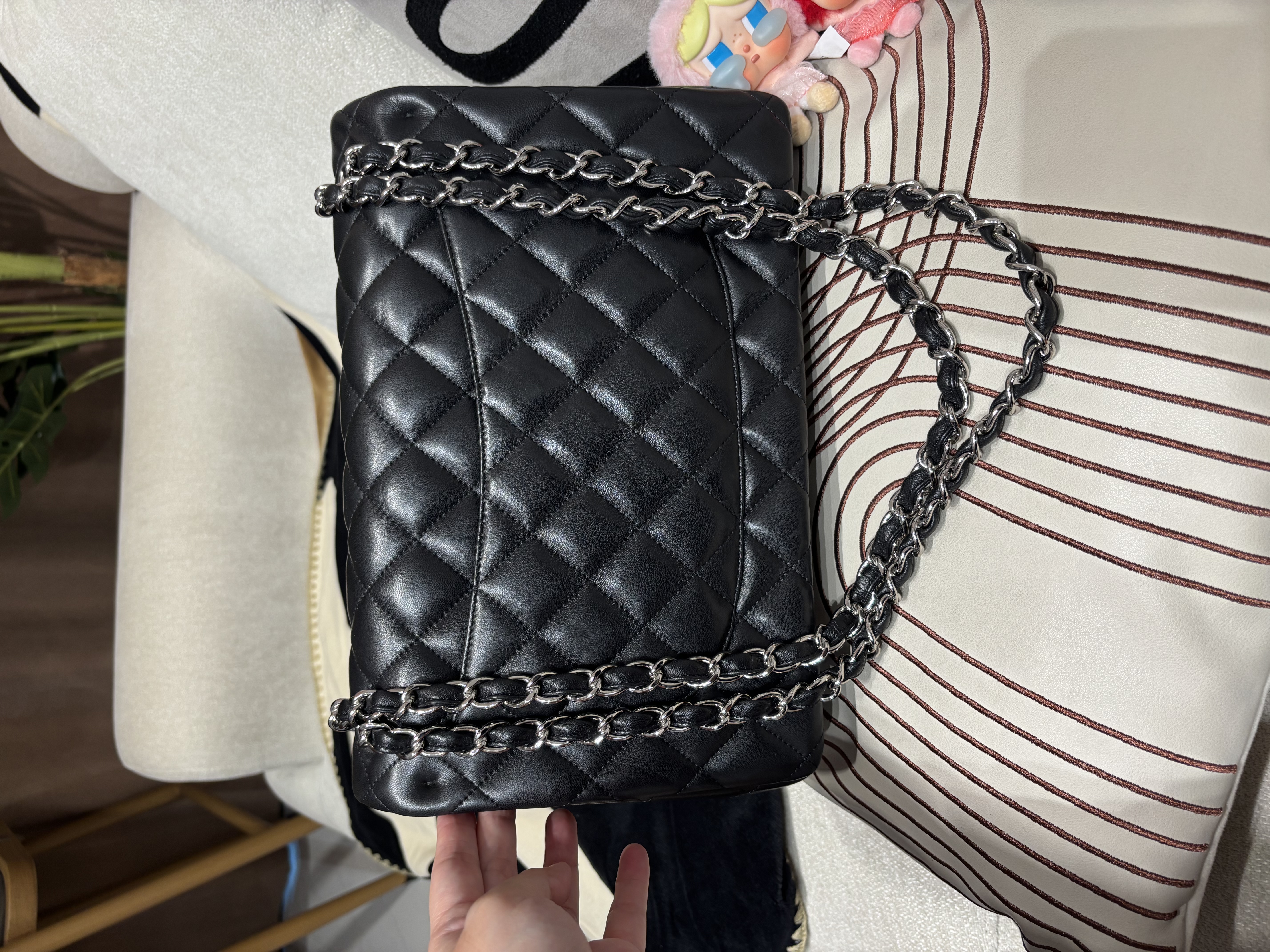 Chanel classic flap 30cm,jumbo A58600 黑色羊皮銀扣100%Authentic ,98%new ✅card ✅塵袋✅box 