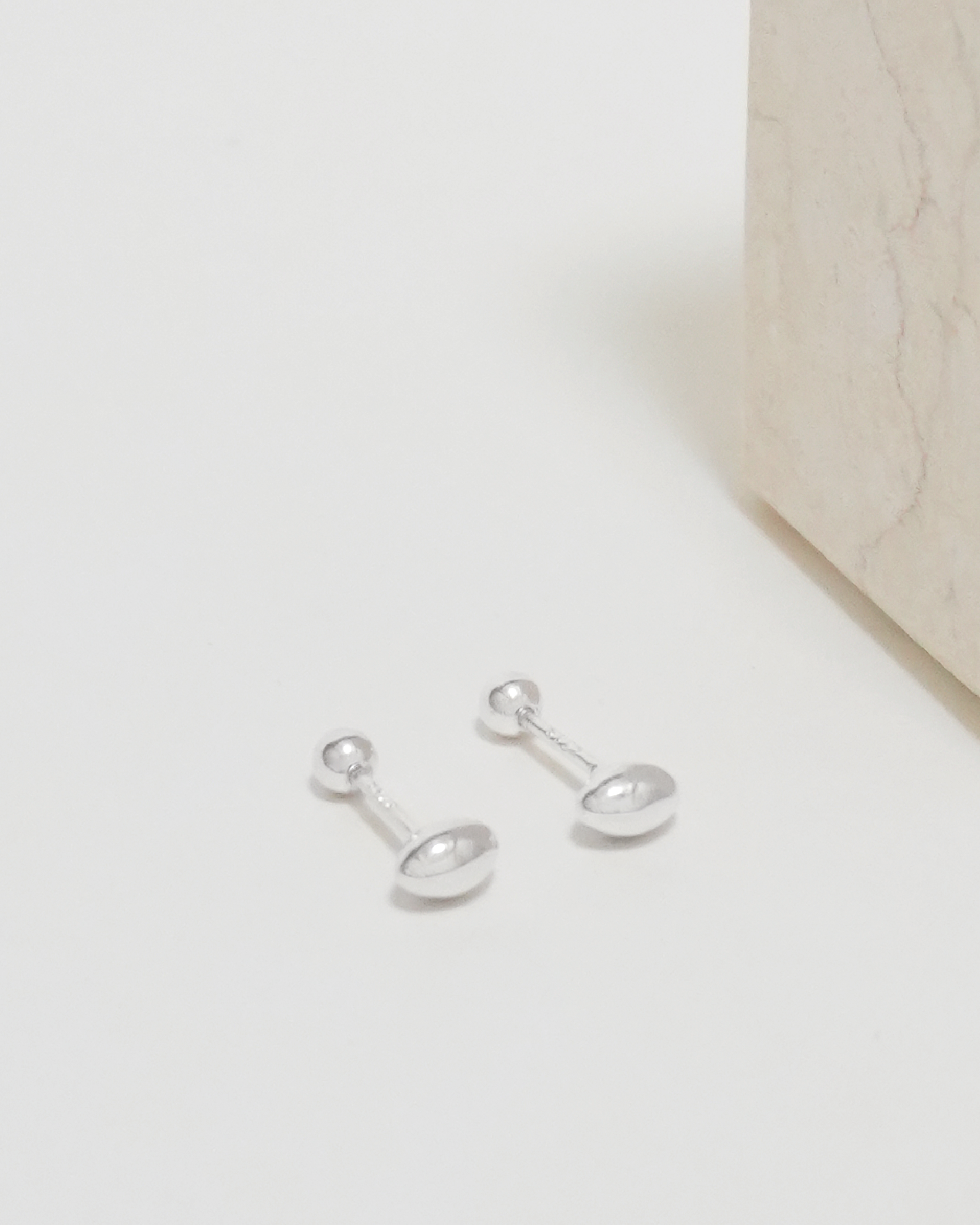 Chic Oval Stud
