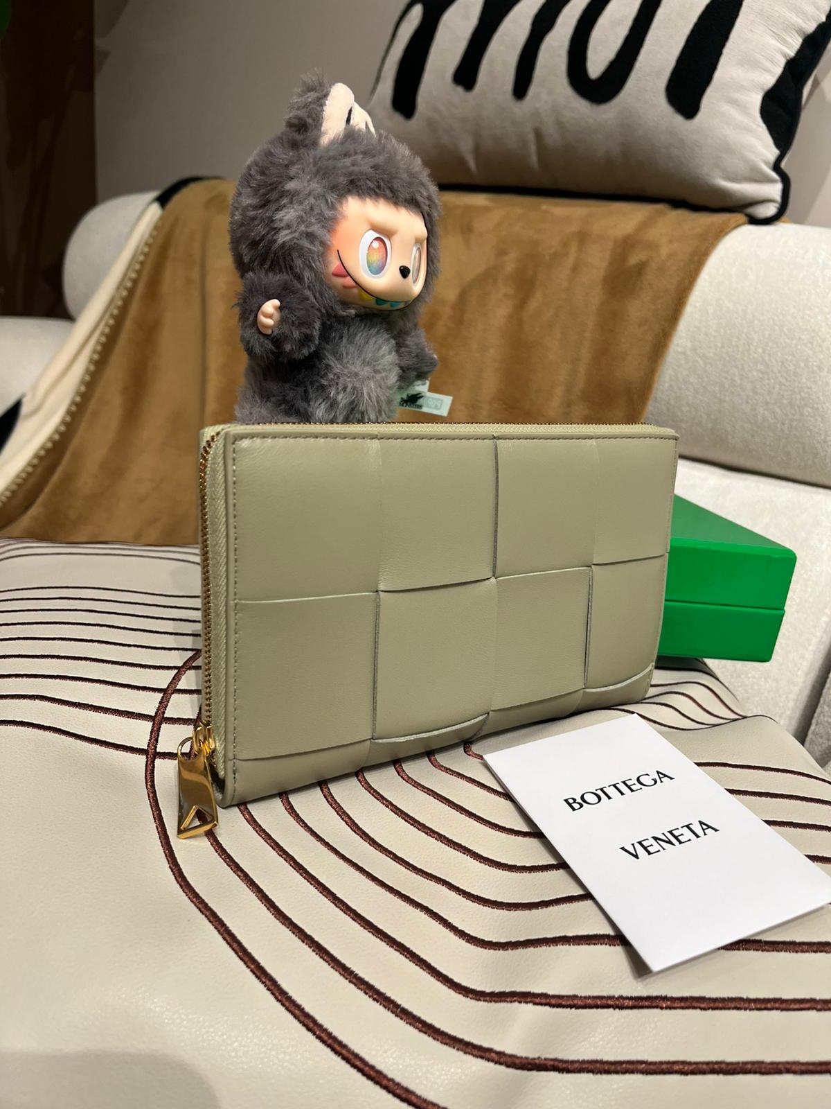 未使用品 Bottega Veneta BV Maxi Long Wallet 長銀包  100%Authentic, 未使用品 ✅booklet ✅dust bag ✅box