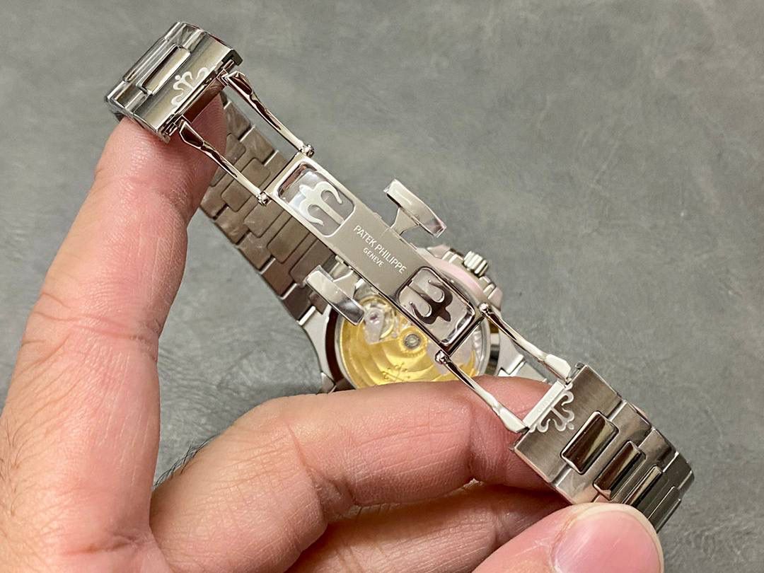 百达翡丽 Nautilus 鹦鹉螺系列蓝盘自动机械男士腕表