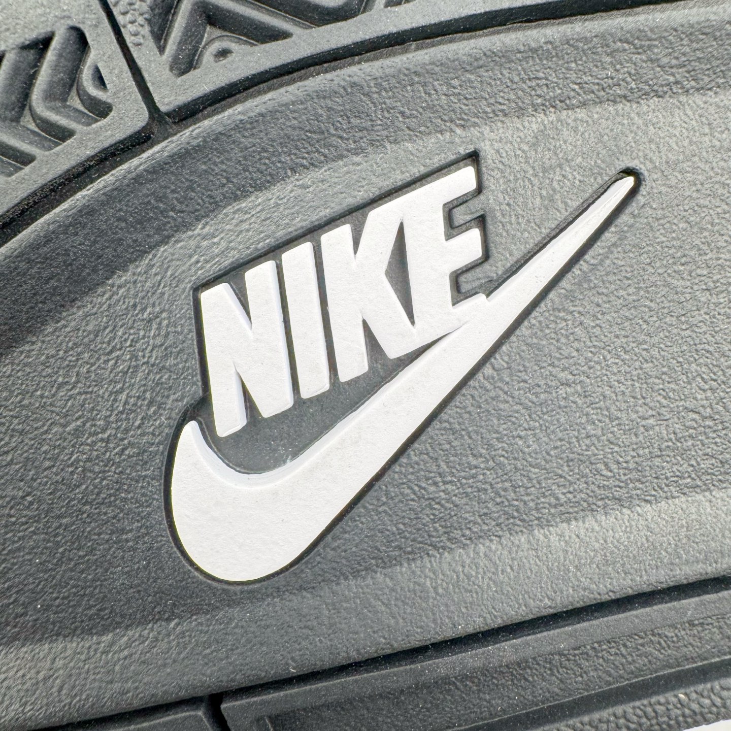 Air Jordan 4 Retro FV5029-010