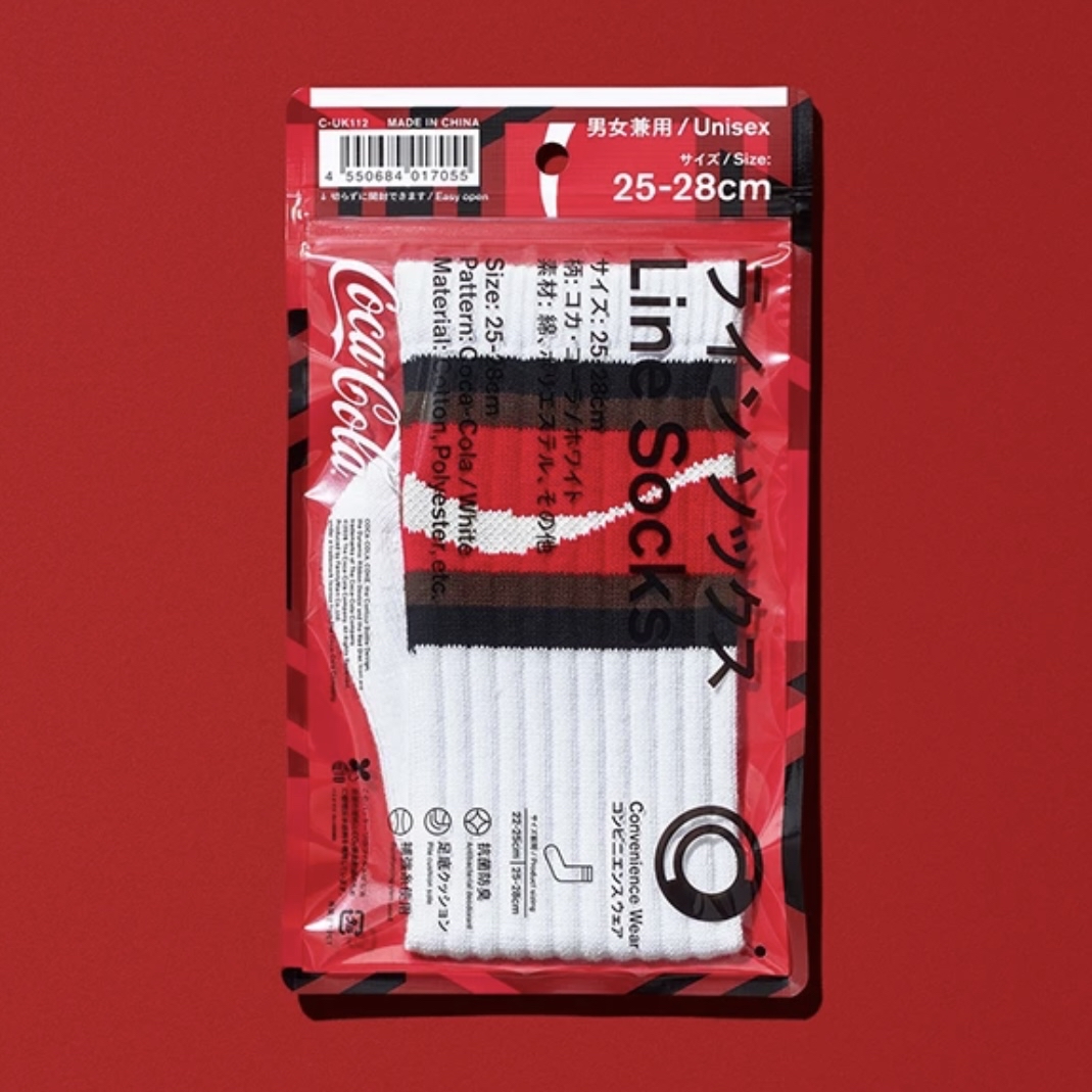 FamilyMart Coca-Cola聯名限定款條紋長襪