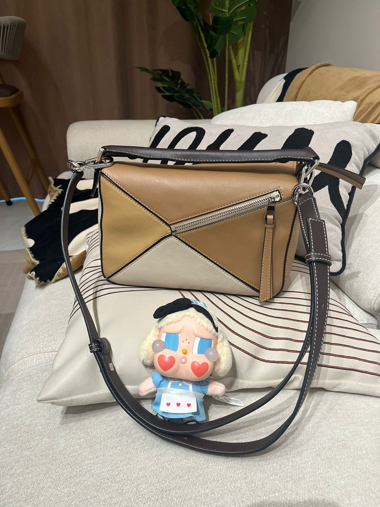 Loewe puzzle small calfskin  100%Authentic ,95%new  ✅ booklet ✅dust bag