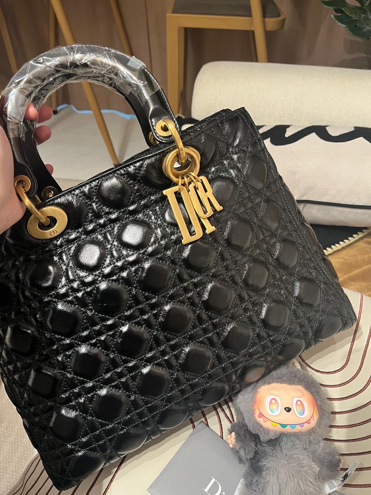 Dior lady dior large 黑色亮面牛皮 100%Authentic,，95%new ✅ certificate ✅盒
