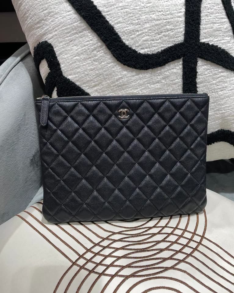 Chanel clutch bag 黑色荔枝牛皮手拿包 100%Authentic , 98%new  ✅card✅dust bag