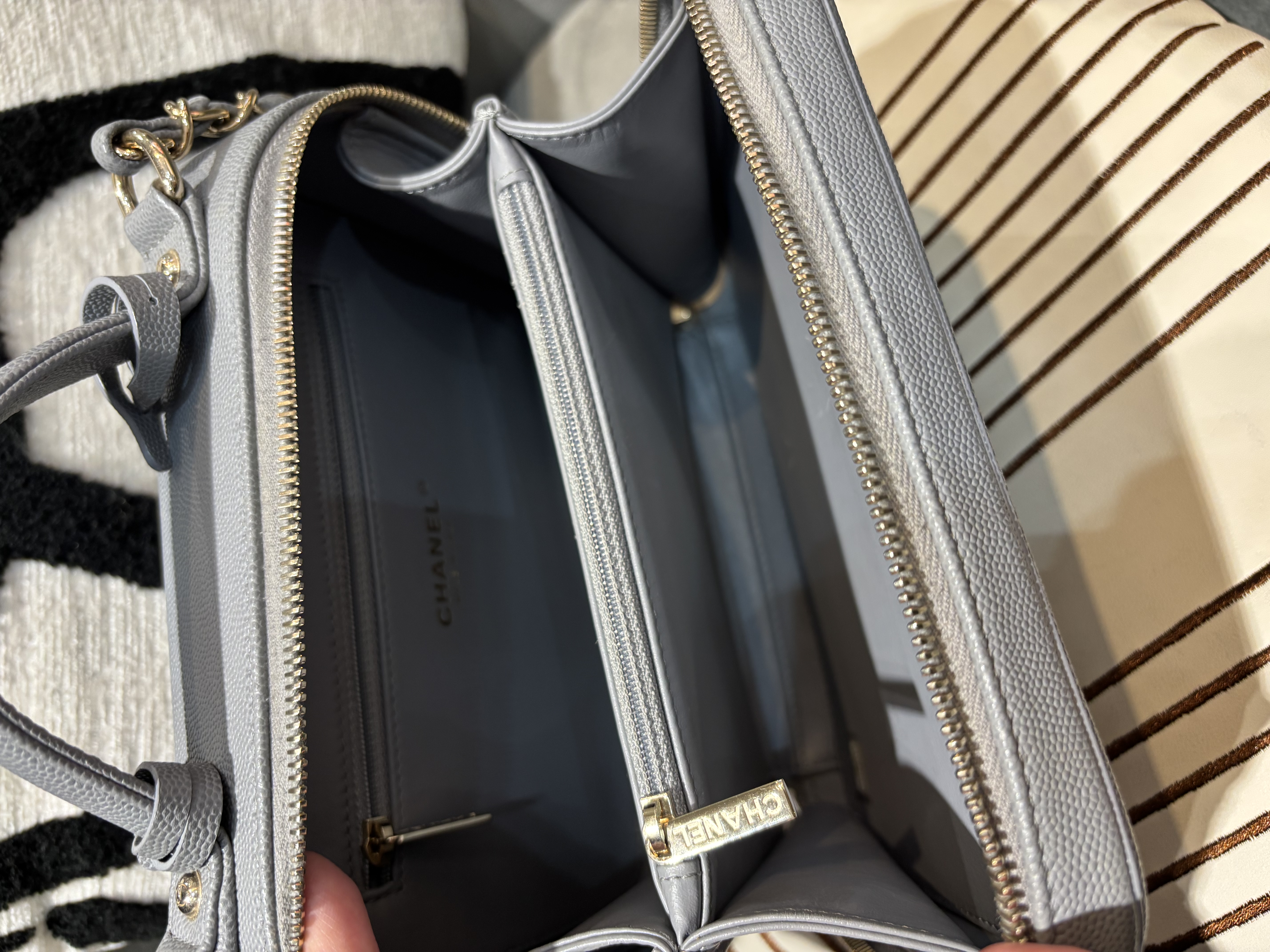 Chanel CC Filigree Shoulder Bag Grey 100%Authentic, 95%New ☑️29Card☑️Dust bag