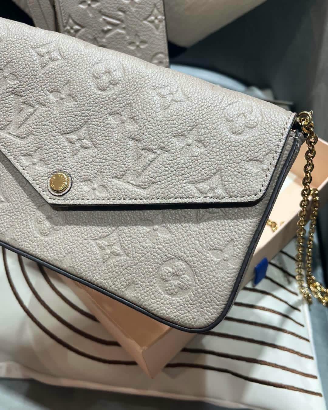 LV Felicie Pochette  三合一 M68697 米色牛皮壓紋斜背鏈條肩背包 100%Authentic,98%new ✅chain✅dust bag ✅box 