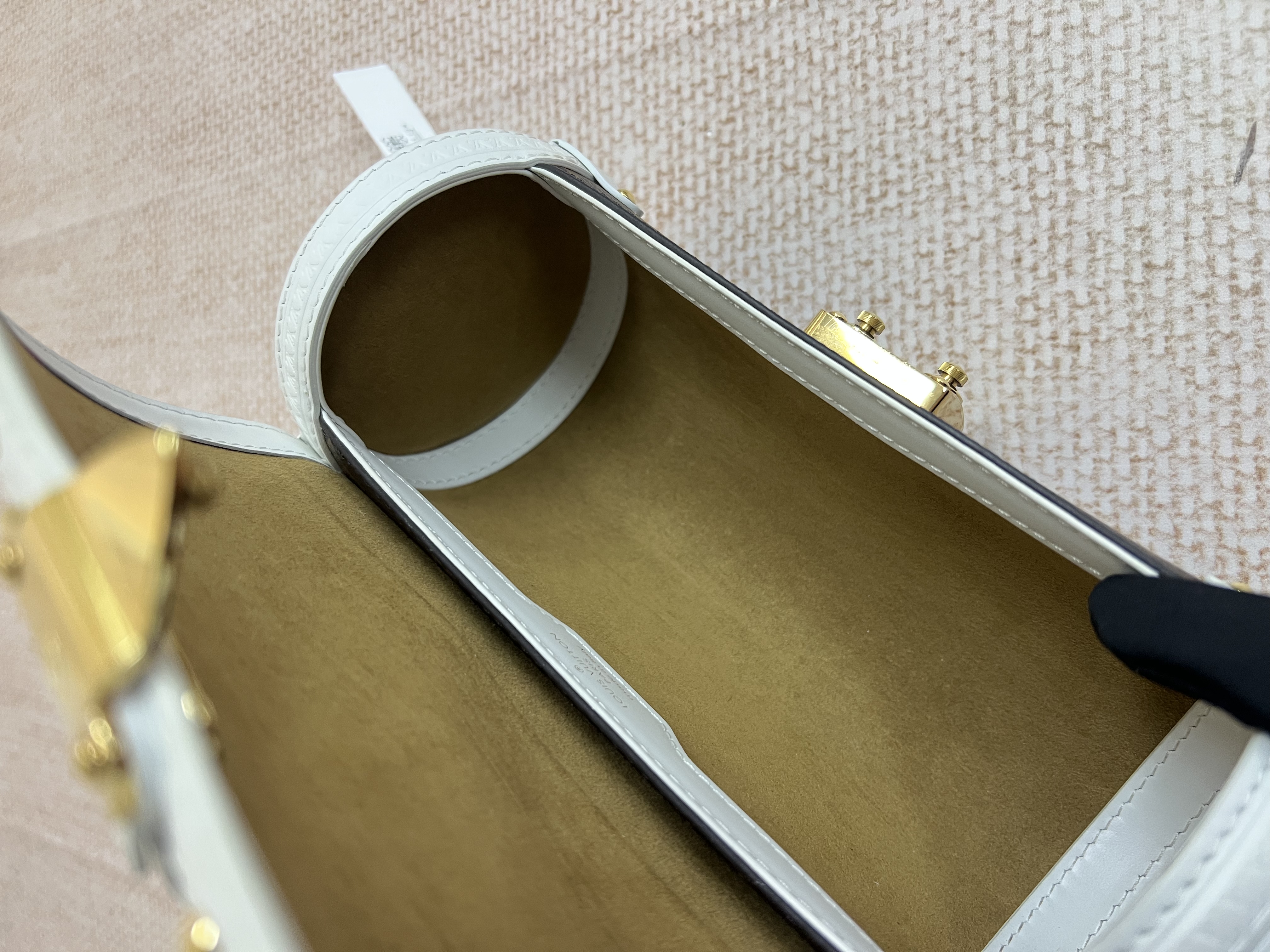 Pre-owned Louis Vuitton Papillon Trunk bag/ Product Code: 26022604