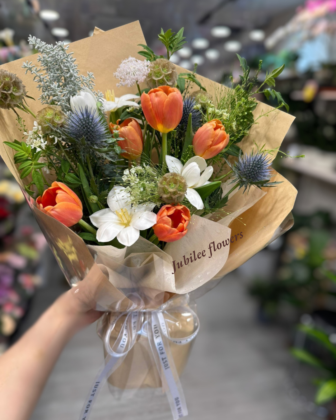 橙色 · 白色鬱金香花束