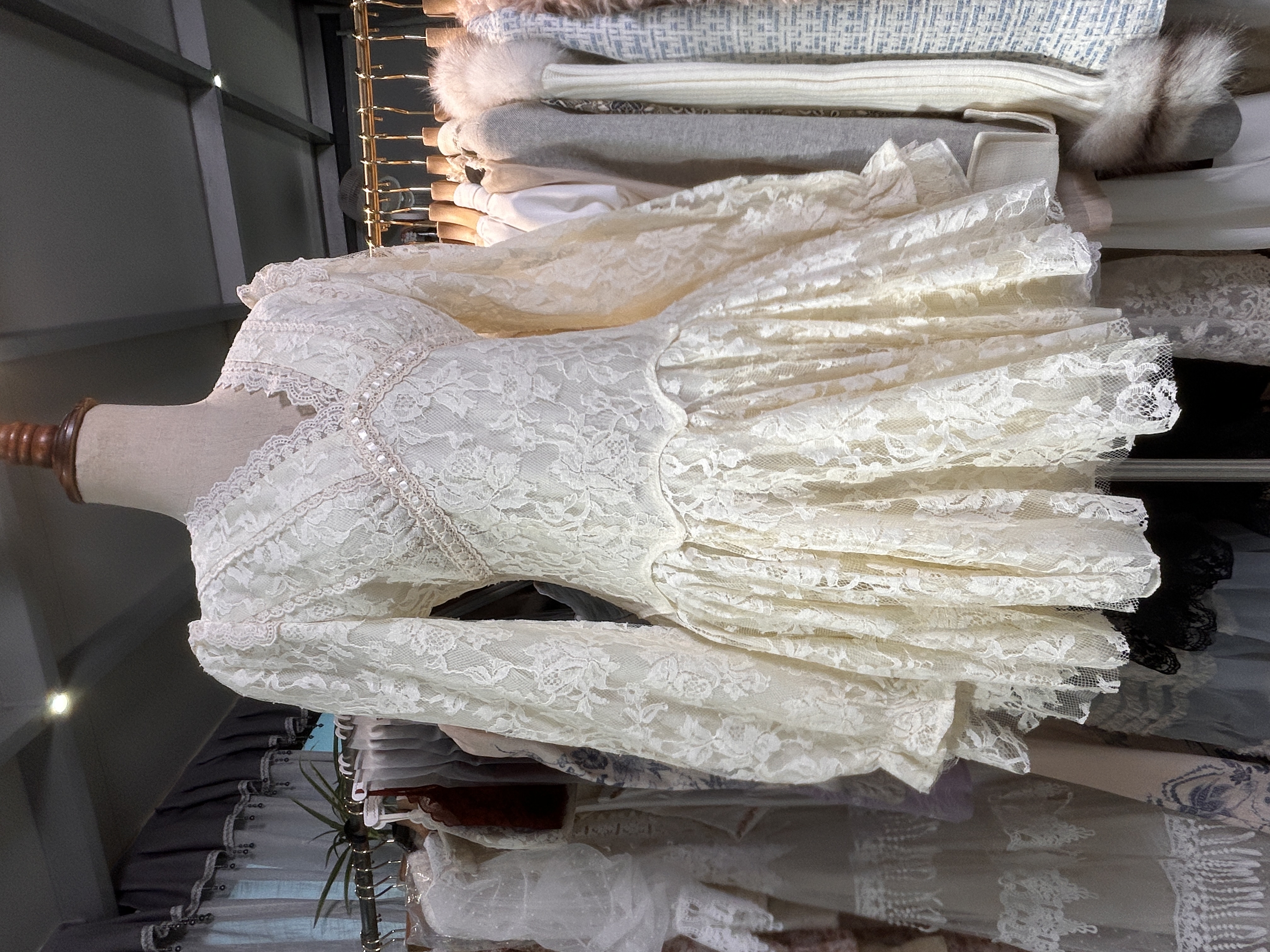 復古蕾絲迷你連身裙  