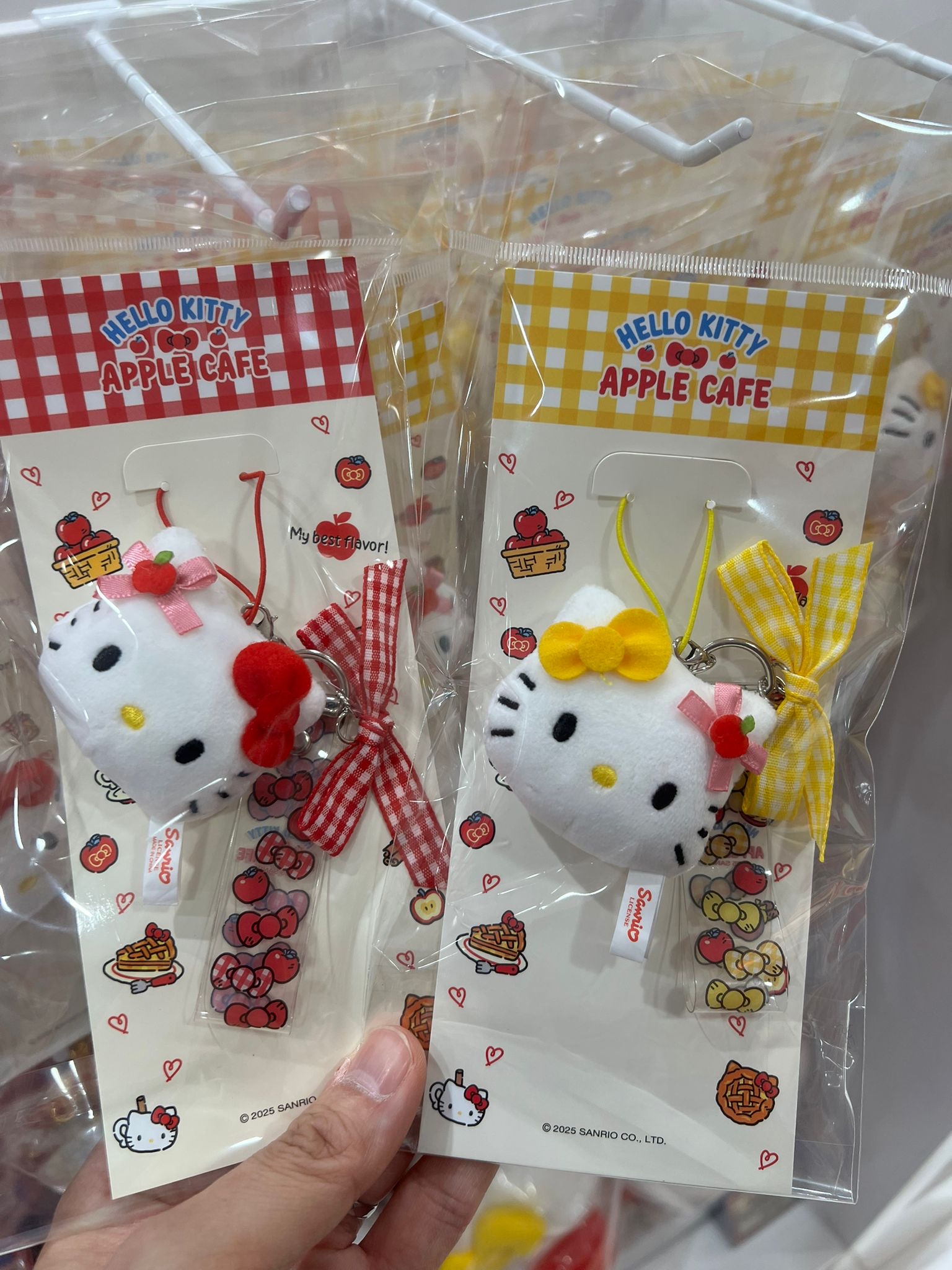 Hello Kitty Apple Cafe 鎖匙扣