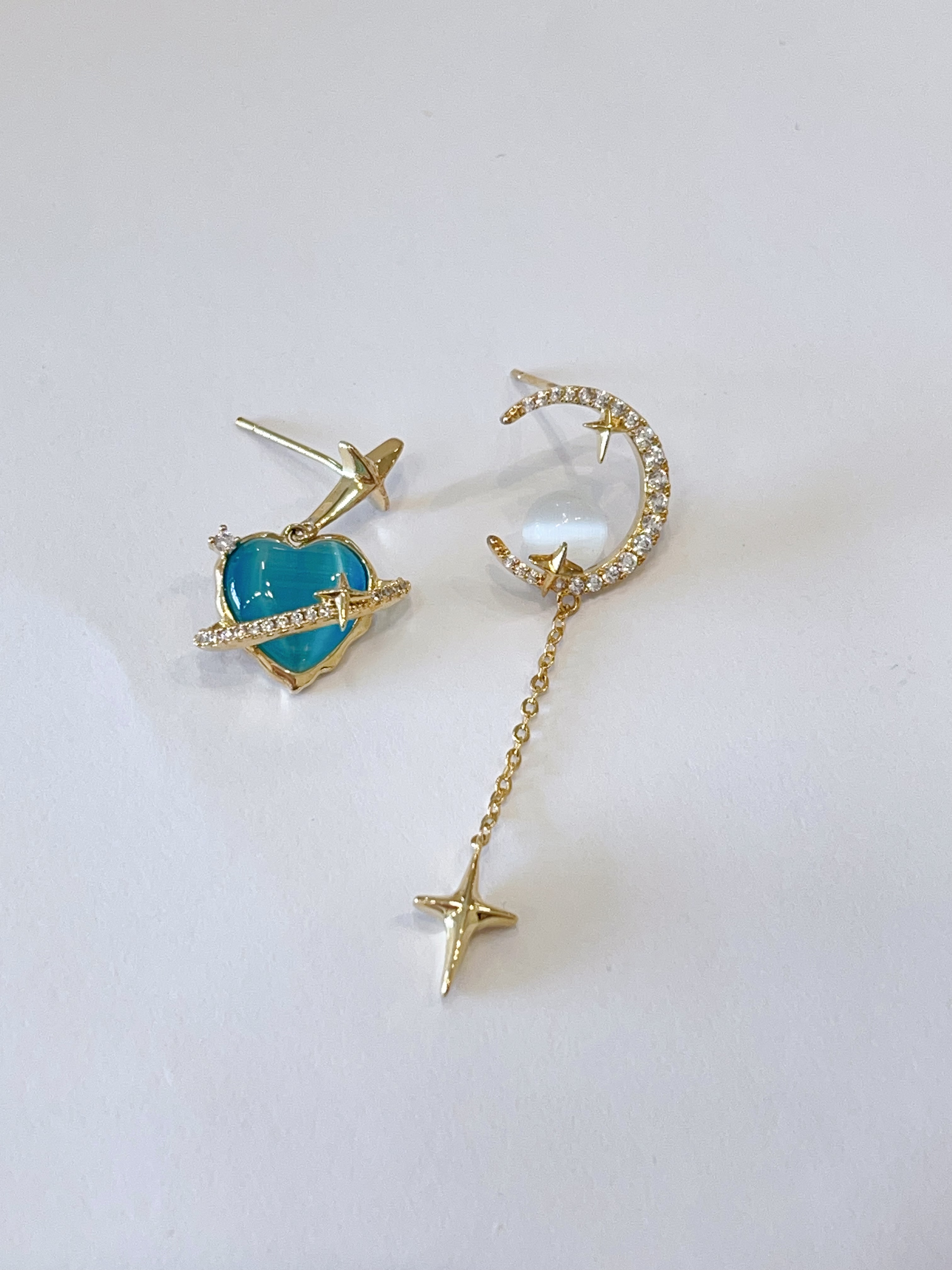 月亮爱心猫眼石不对称耳环