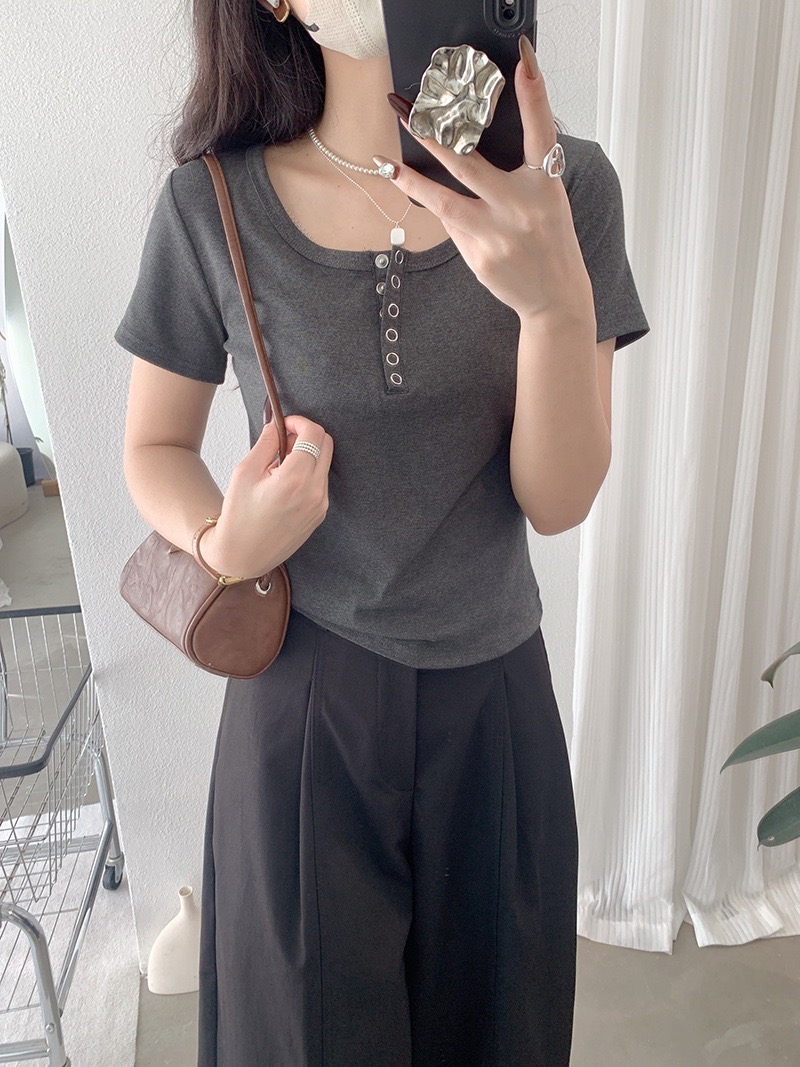 纯色正肩Tee 简约小纽扣设计