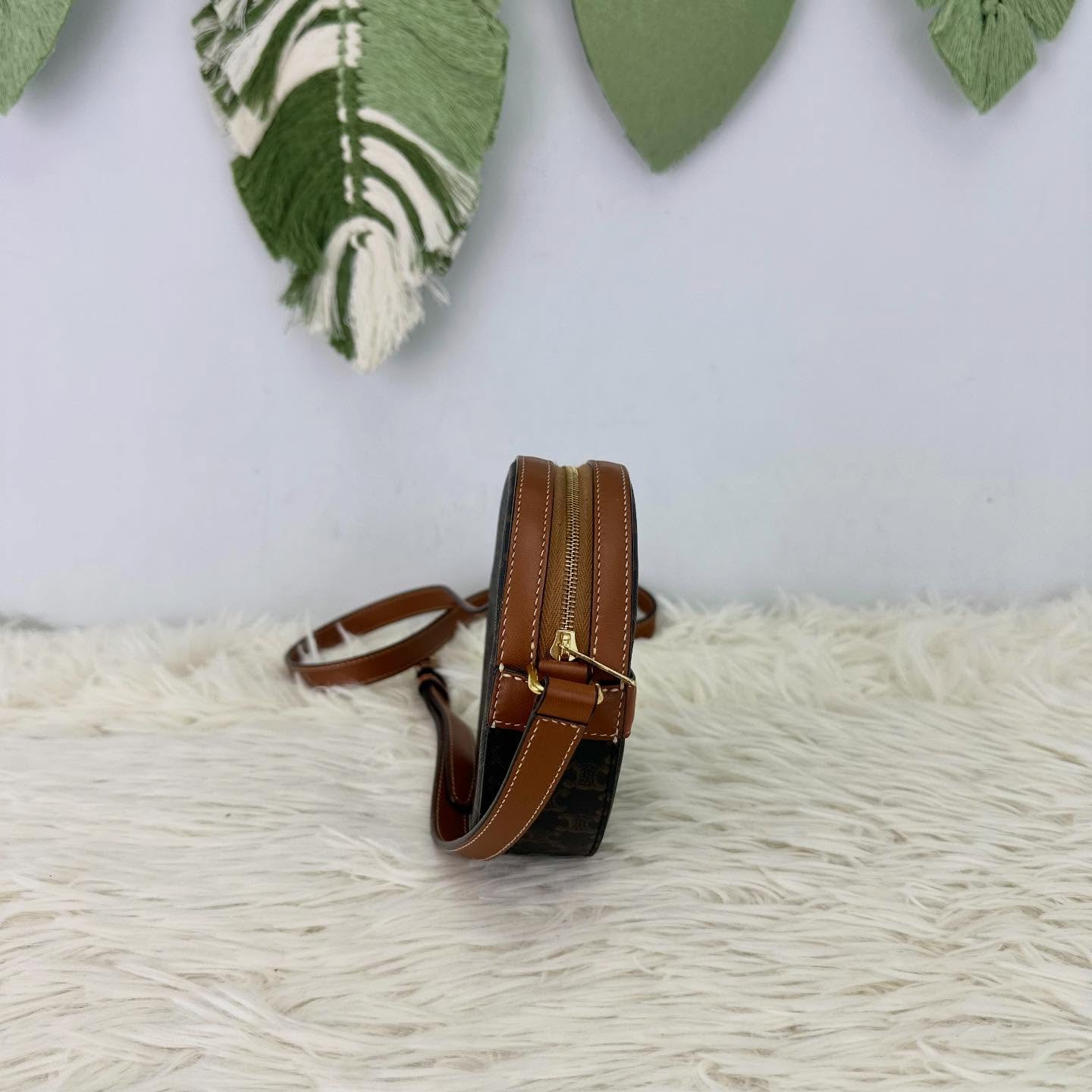 CELINE 🤍PRE OWNED Triomphe 凱旋門印花圓餅包 單肩斜肩包🤎