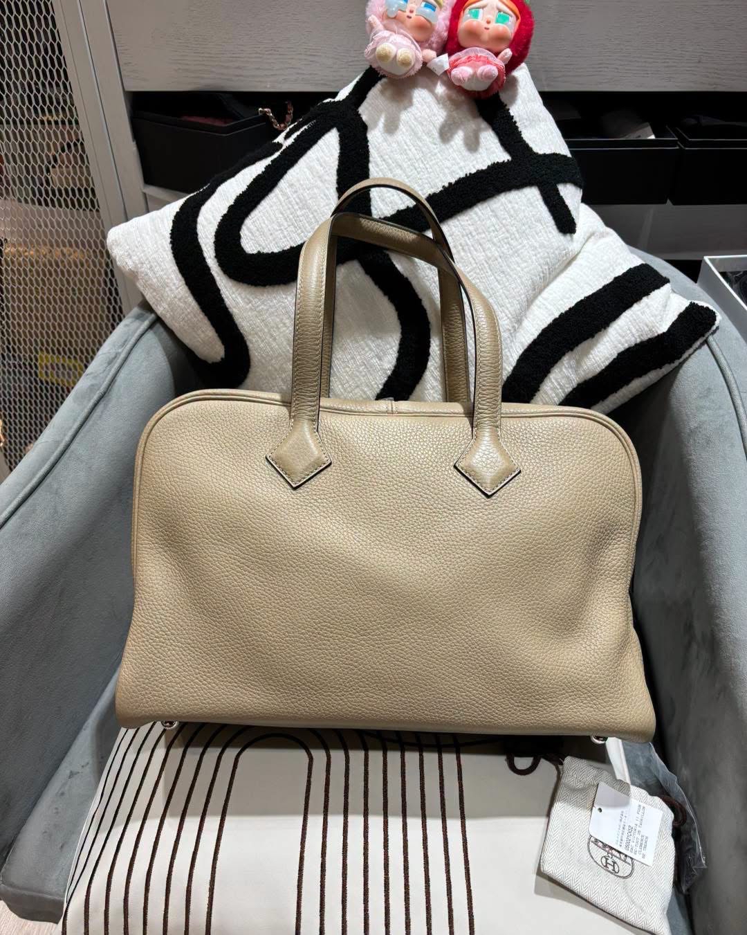 Hermes Victoria 35 STAMP X 風衣灰  100%Authentic, 98%new  ✅key lock ✅dust bag  