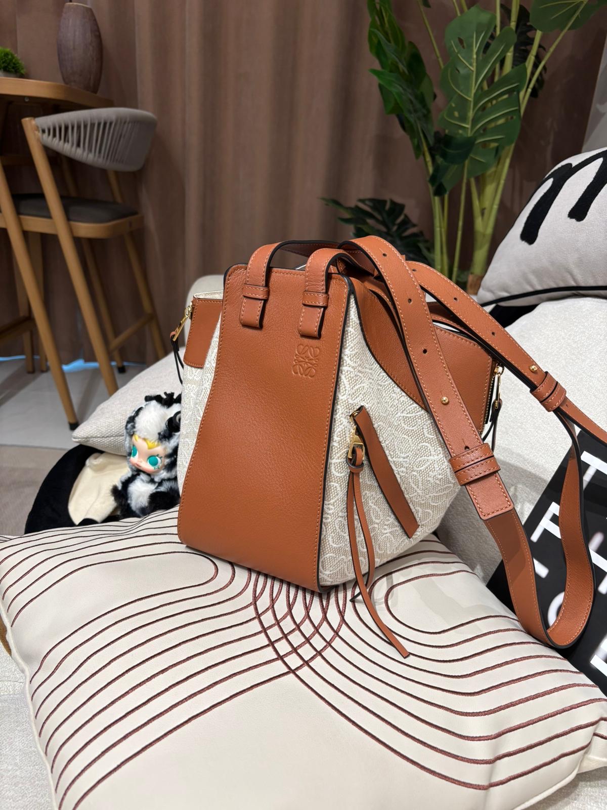 Loewe hammock Shoulder bag Small 100%Authentic, 98%New ✅Dust bag