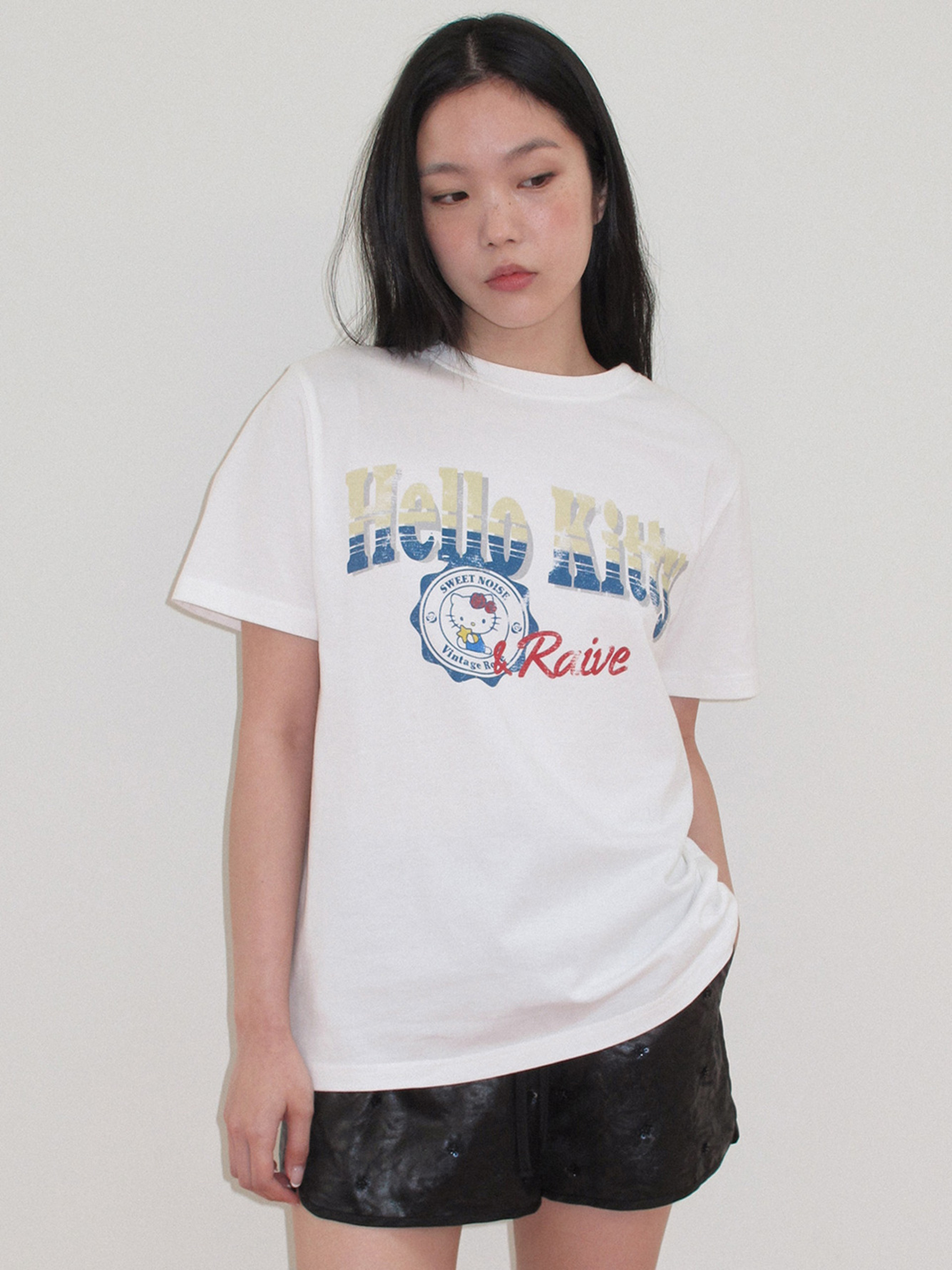 RAIVE × Hello Kitty｜Stamp Graphic Tee