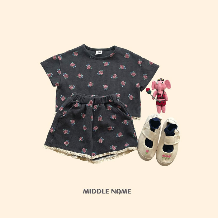 🇰🇷middle name tee