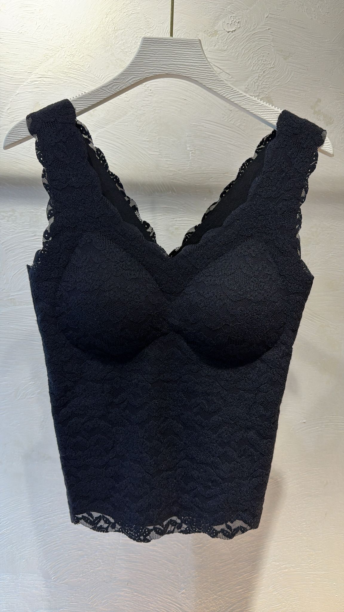 黑色蕾絲帶胸墊背心