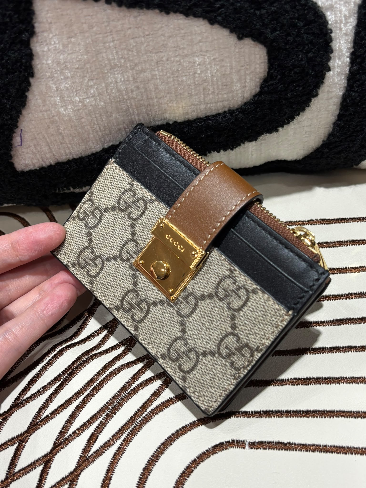 Gucci interlocking card holder 658228 100%Authentic,98%new ✅box 