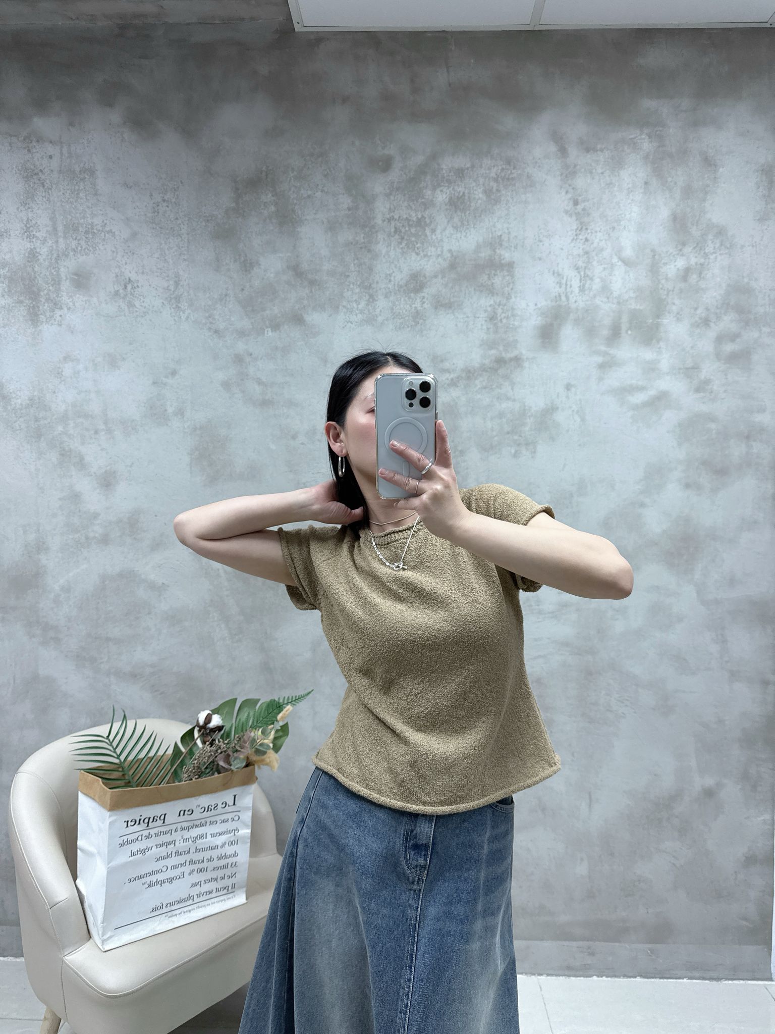 A09 捲邊凈色針織Top