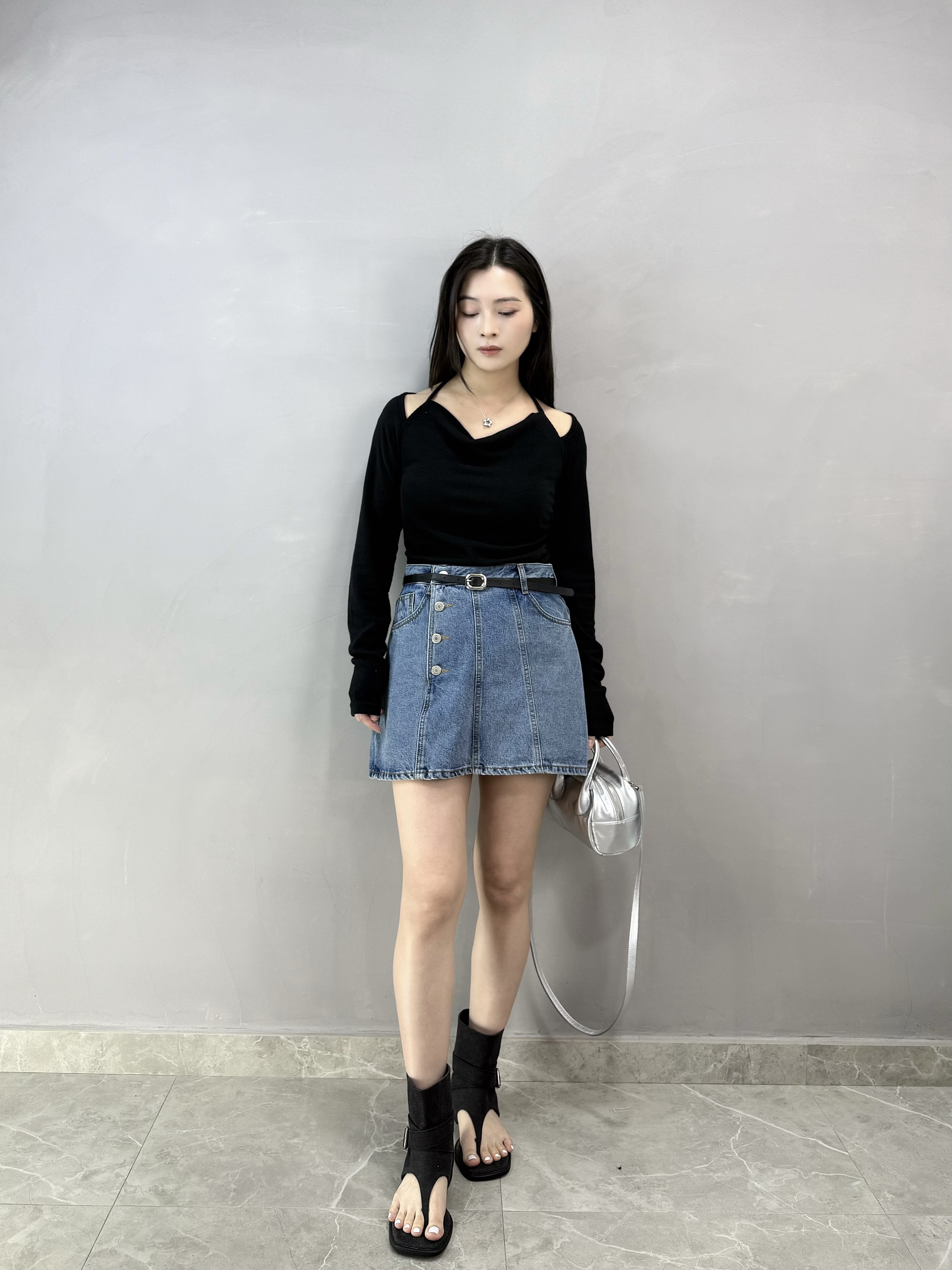 I75 側扣車骨牛仔裙褲