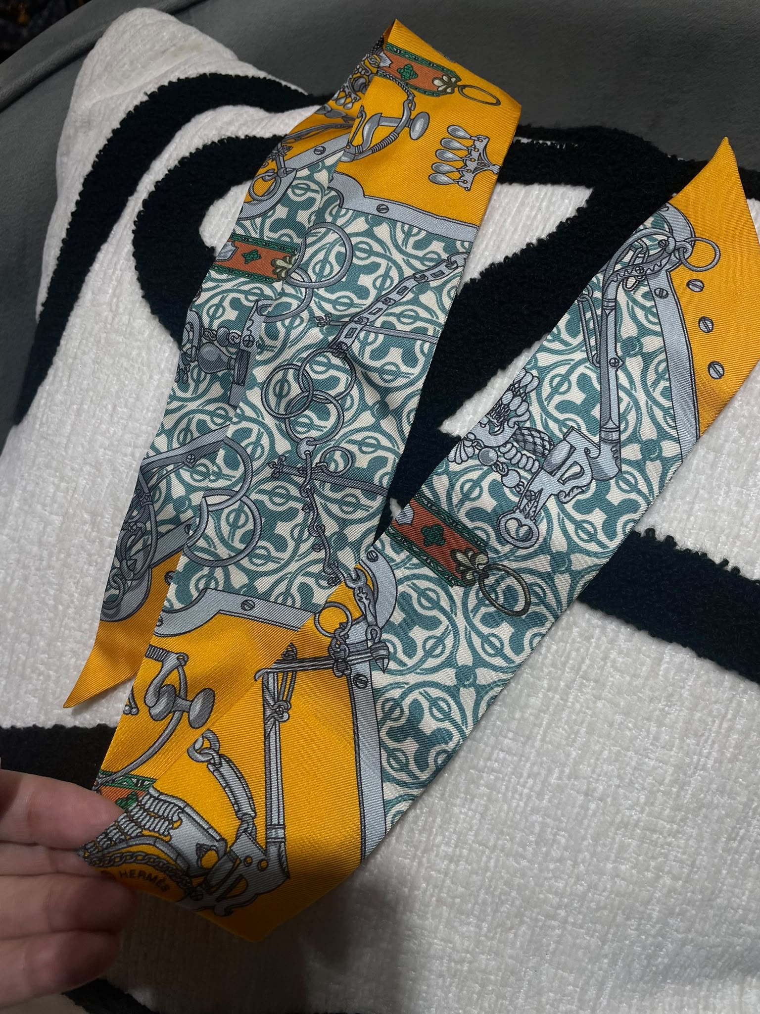 Hermes Twilly 100%silk 100%Authentic, 99%New unused