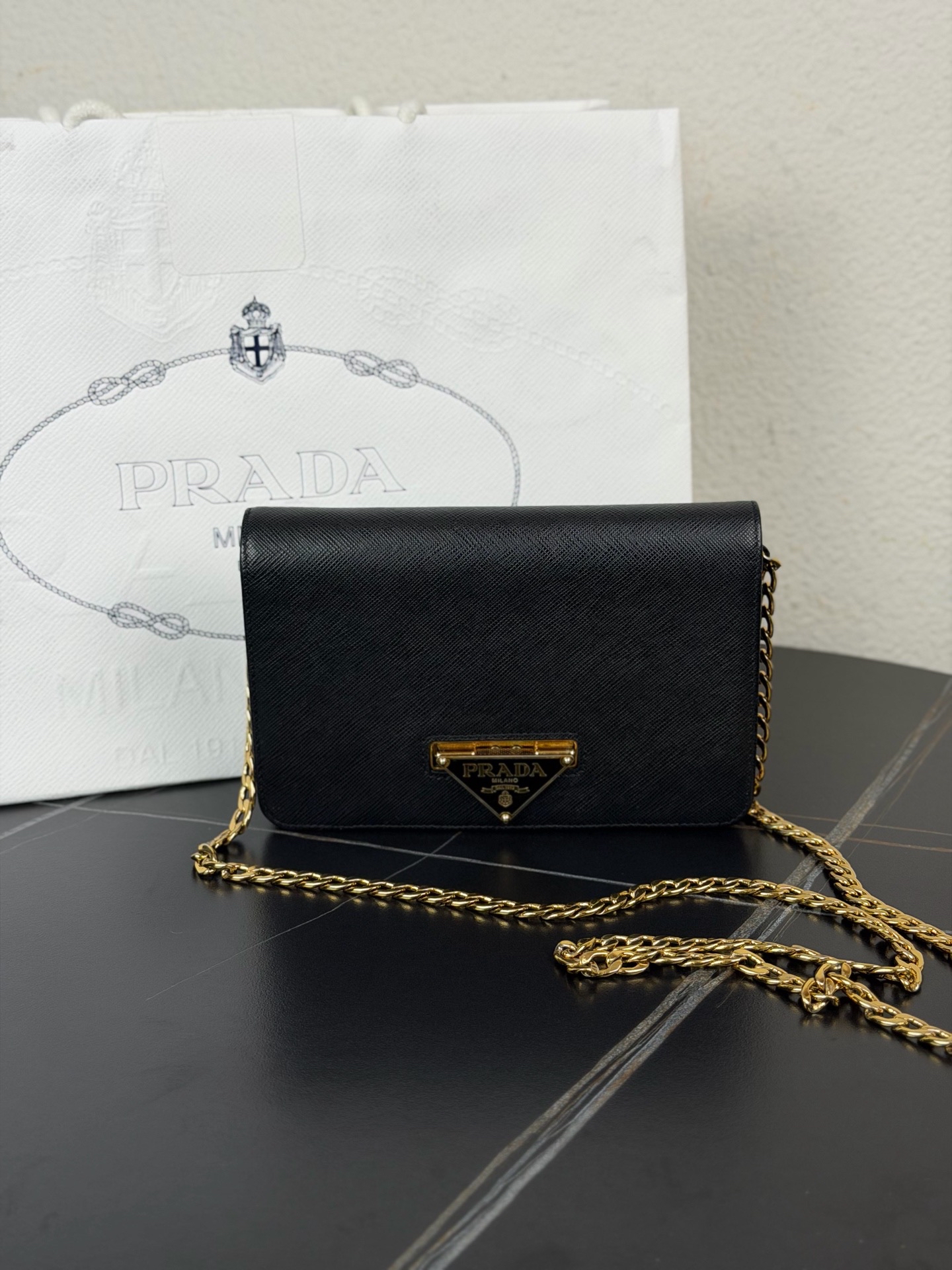 【預訂貨品】Prada三角標黑金配色woc