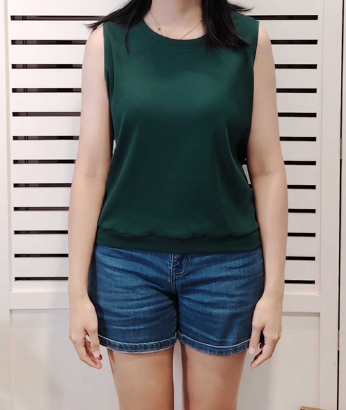 A25001 Woven Sleeve Less Tee