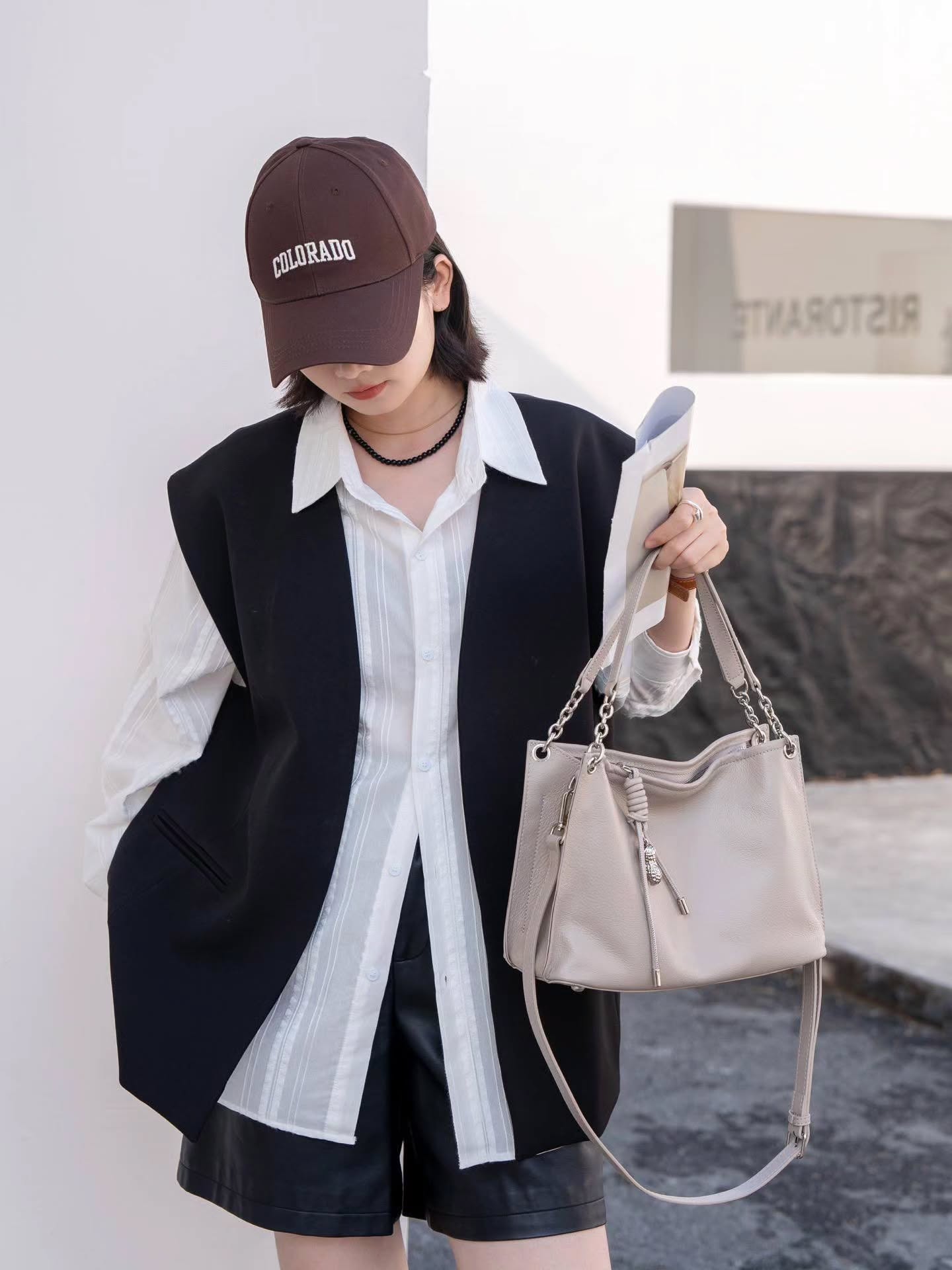 77-32# 铁扣手提斜挎包头层牛皮自然摔🇨🇳