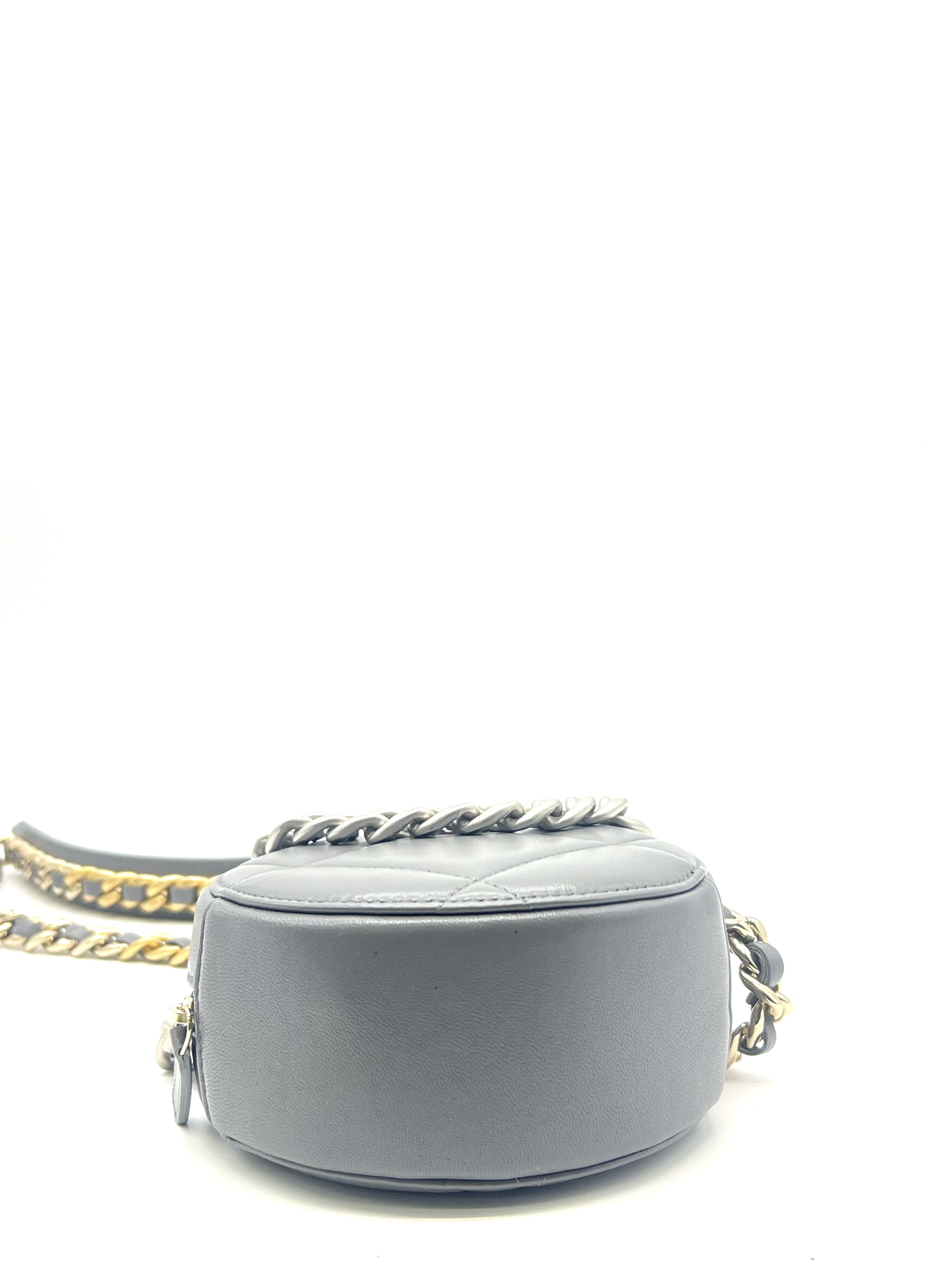 Pre-Owned CHANEL 19 / Product Code: 26051709