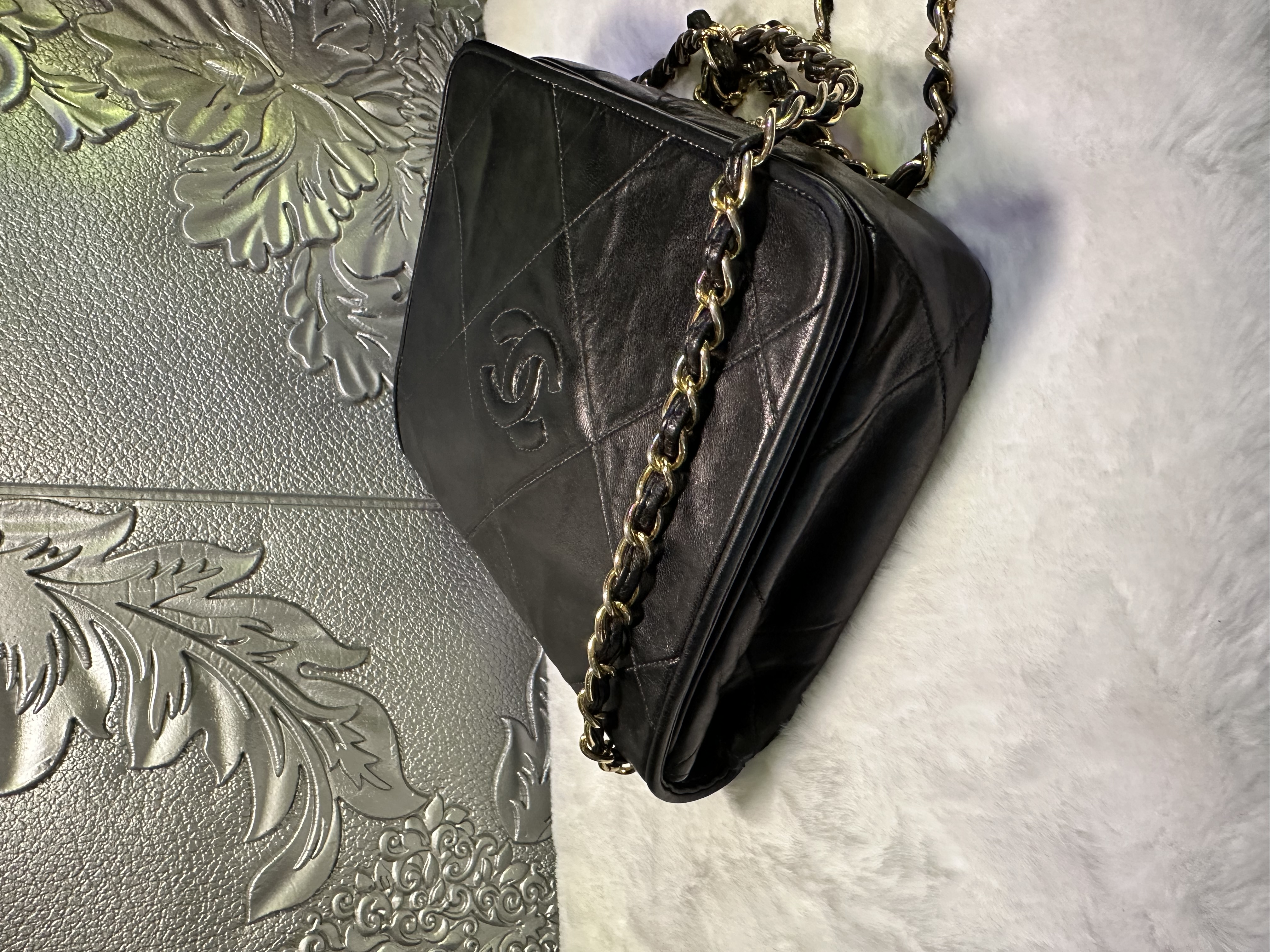 vintage chanel black leather classic flap chain bag