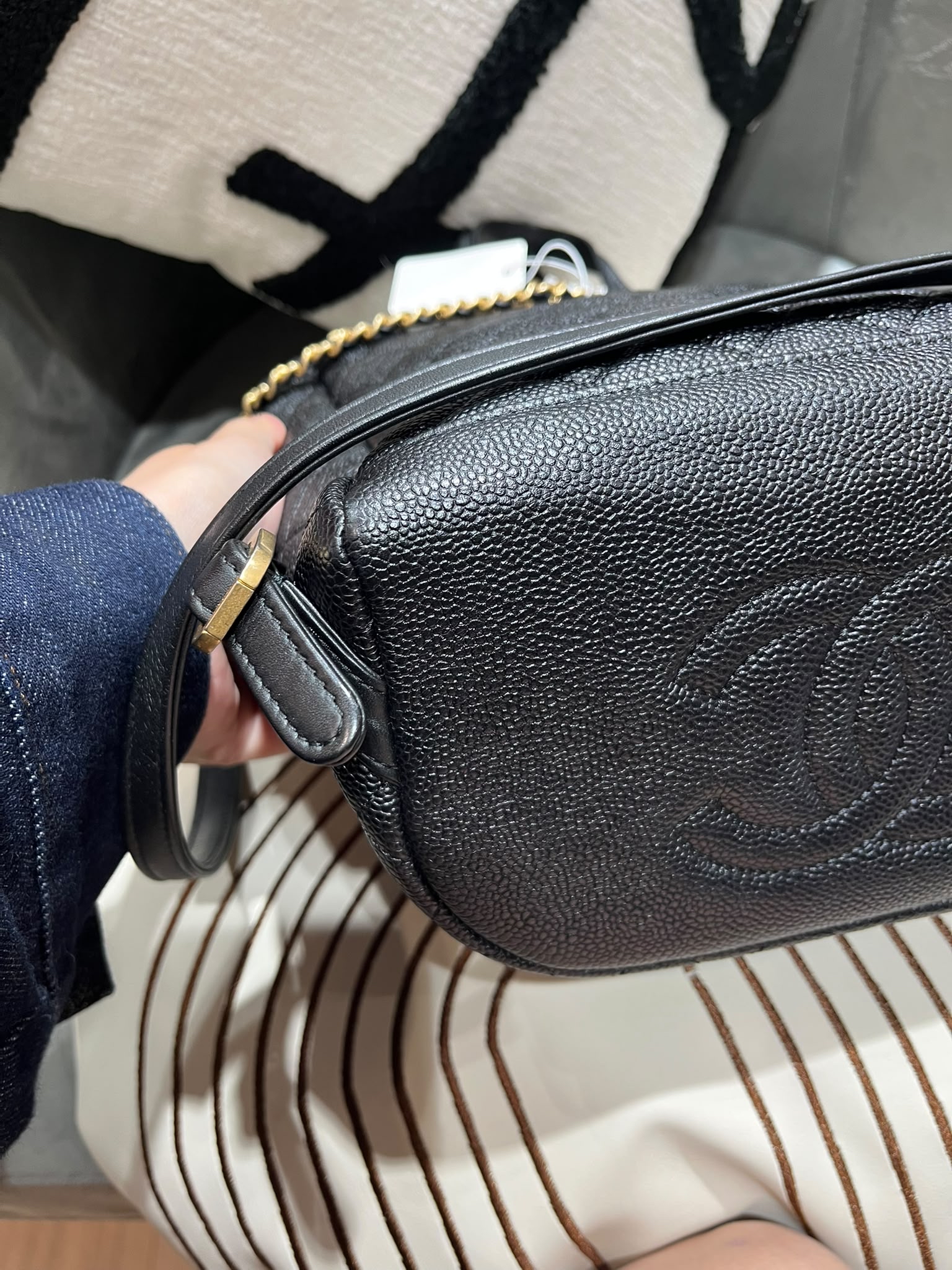 Chanel backpack cc filigree 荔枝牛皮金鏈 100%Authentic ,95%new  ✅card✅塵袋✅box 