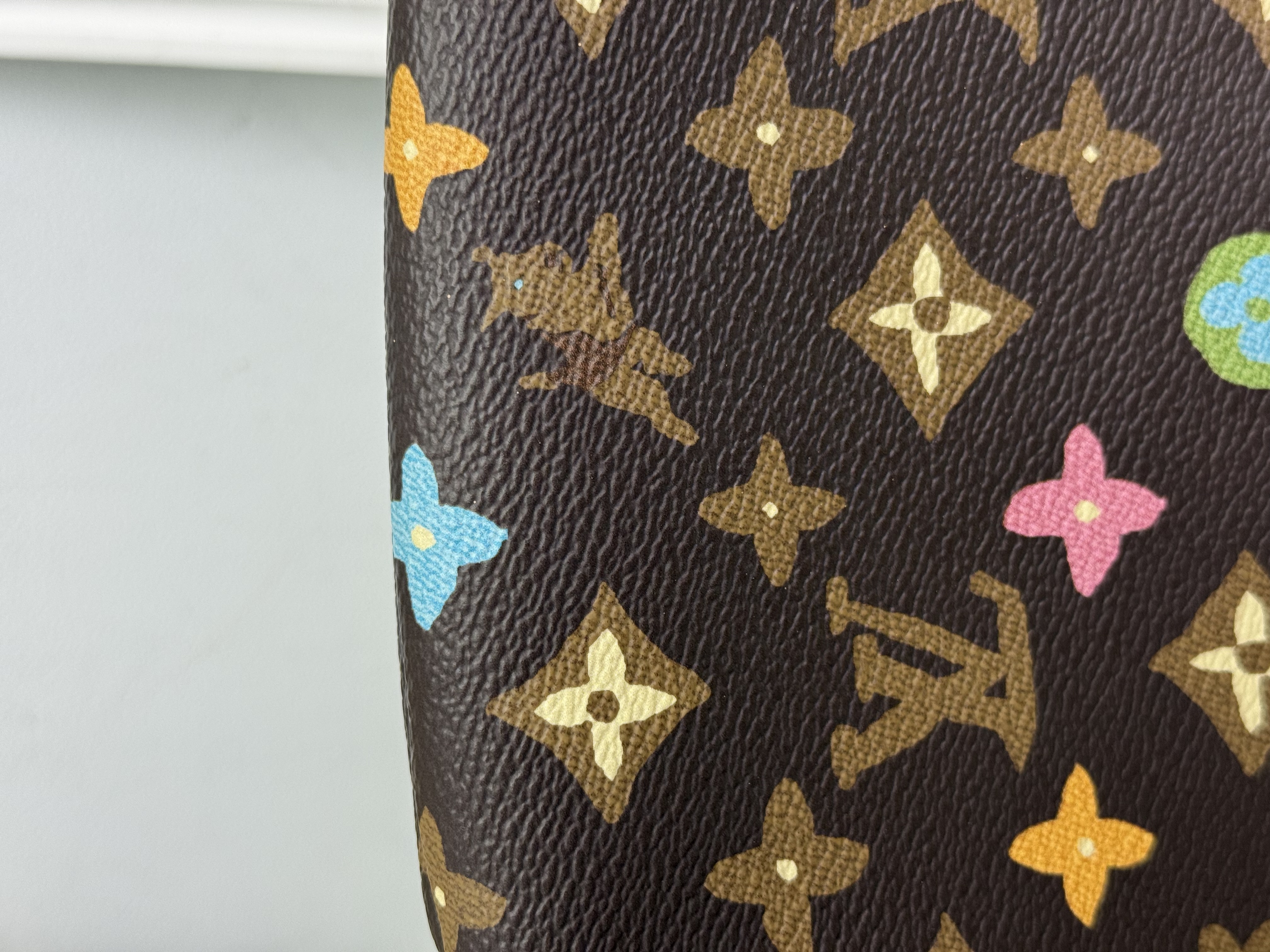 Lv❣️ PRE OWNED 🛍️ Tyler聯名款心口包 手繪彩色老花塗鴉🤎 
