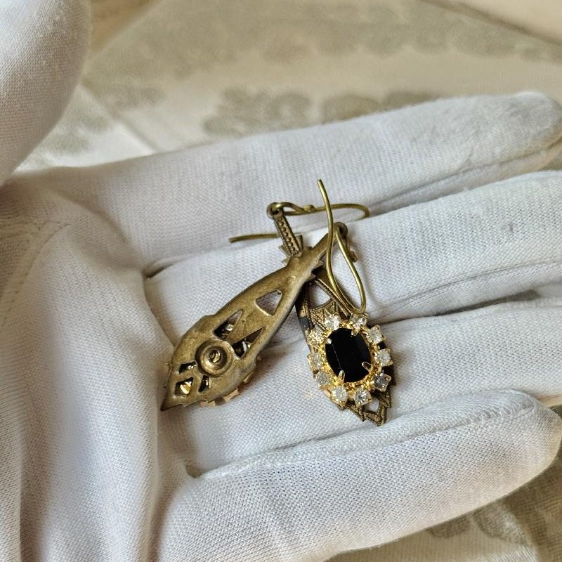 Vintage Recomposed New Old Stock Art Deco Shaped Rhinestone Hook Earrings(NZ072)