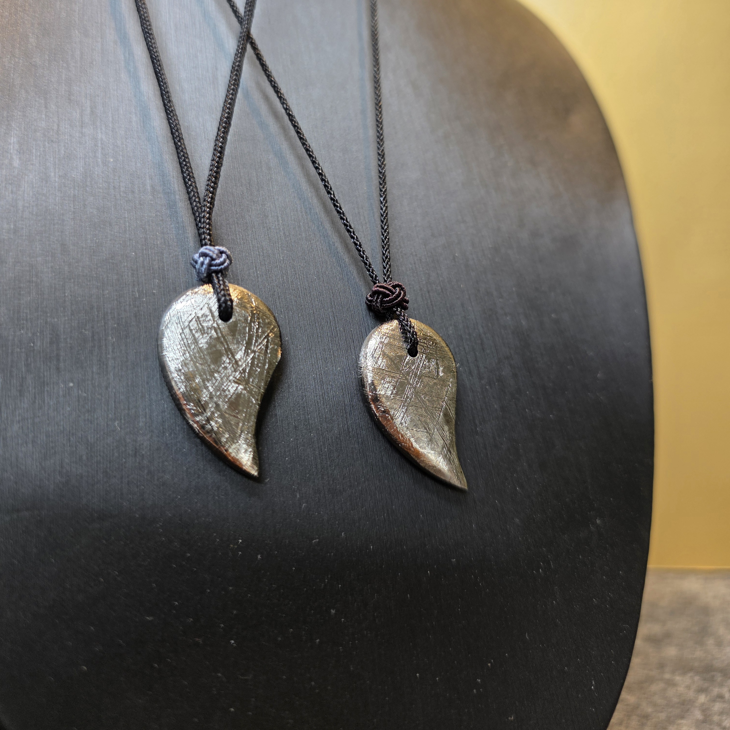 天鐵隕石勾玉吊飾