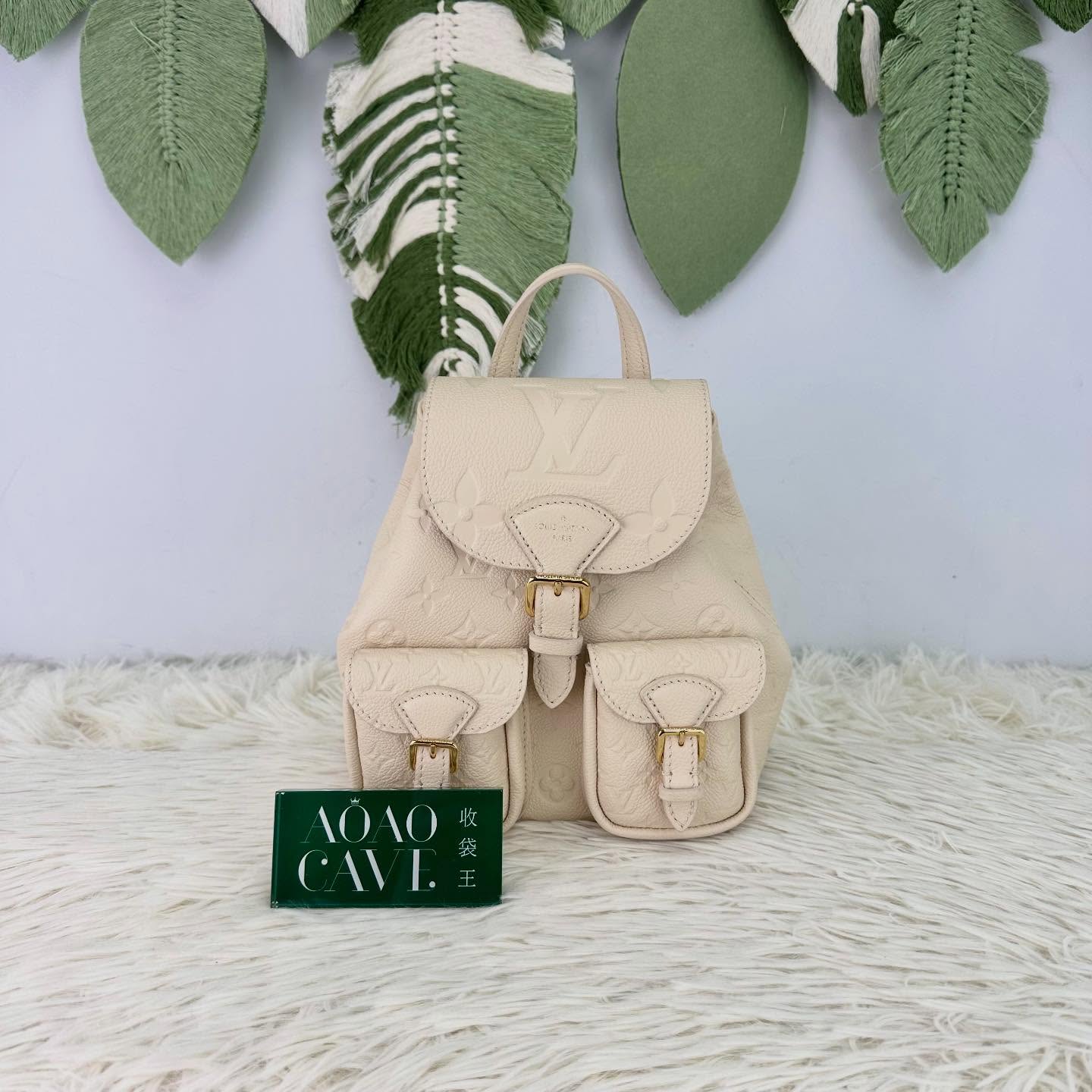 LV 🤍PRE OWNED BACKUP 奶油色真皮壓紋背包 晶片款 2025年❤️