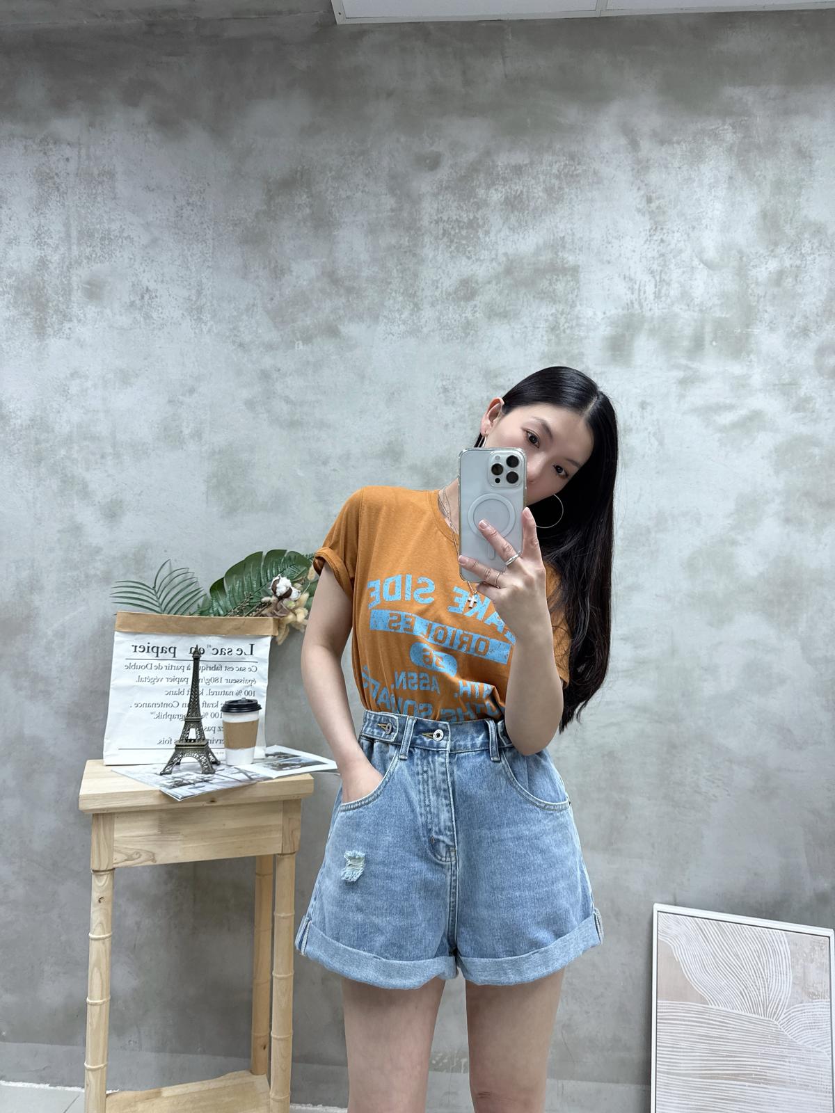 雙扣鈕磨爛褶腳牛仔短褲