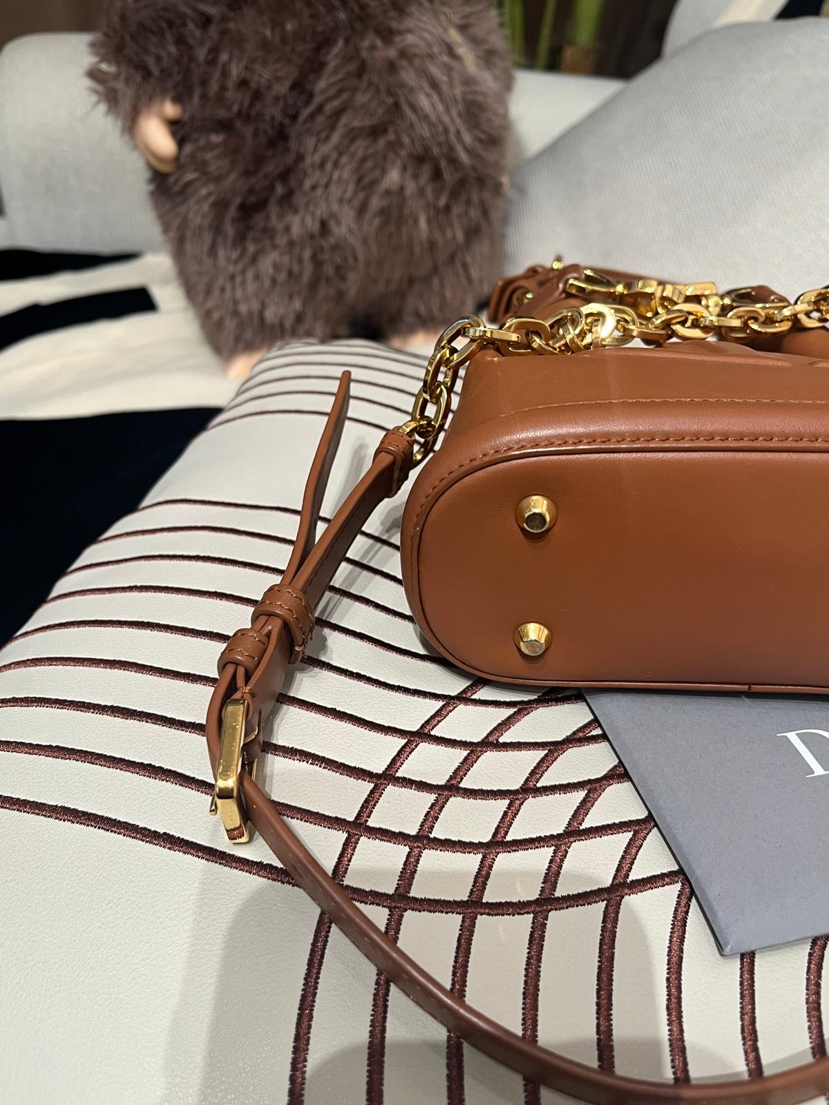 DIOR C'EST small CHRISTIAN DIOR CALFSKIN ,100%Authentic,95%new ✅證書✅dust bag 